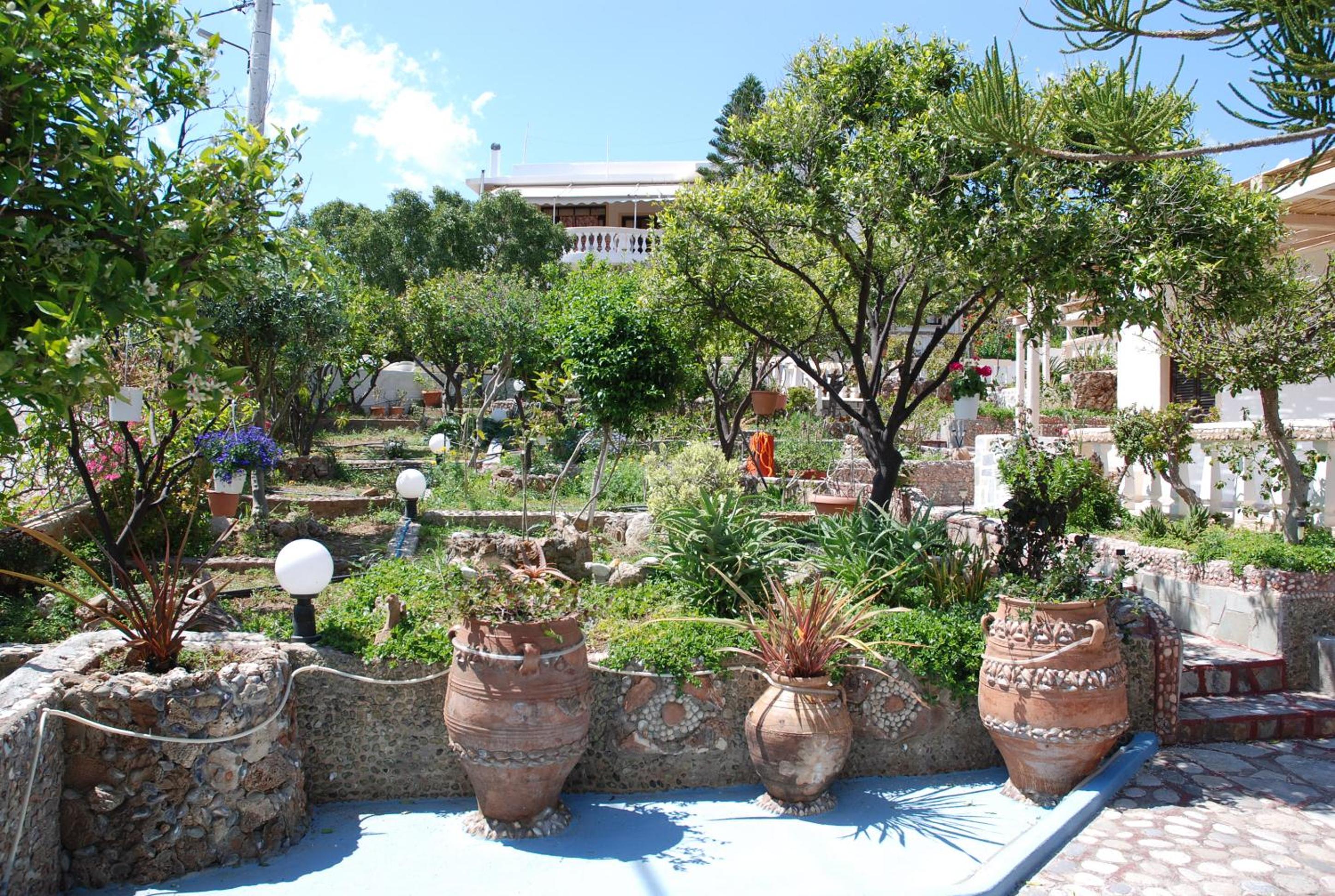 Ideal place for family near the beach with garden view 2