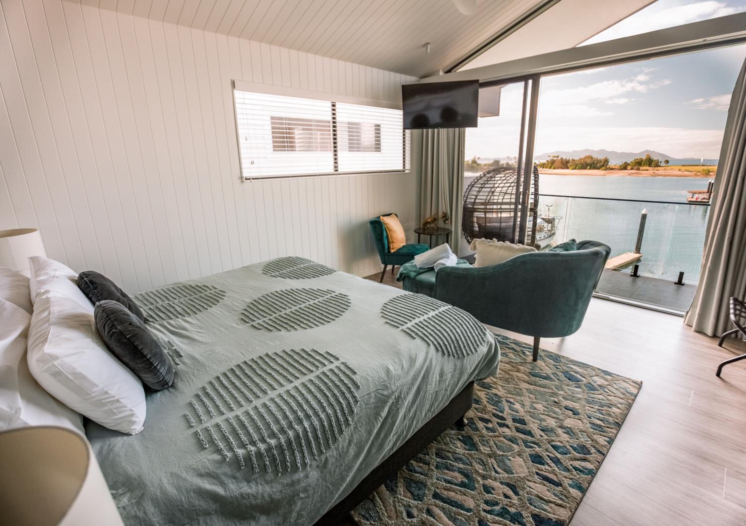 Dacha on Maggie No#1 OPULENT AND LUXURIOUS