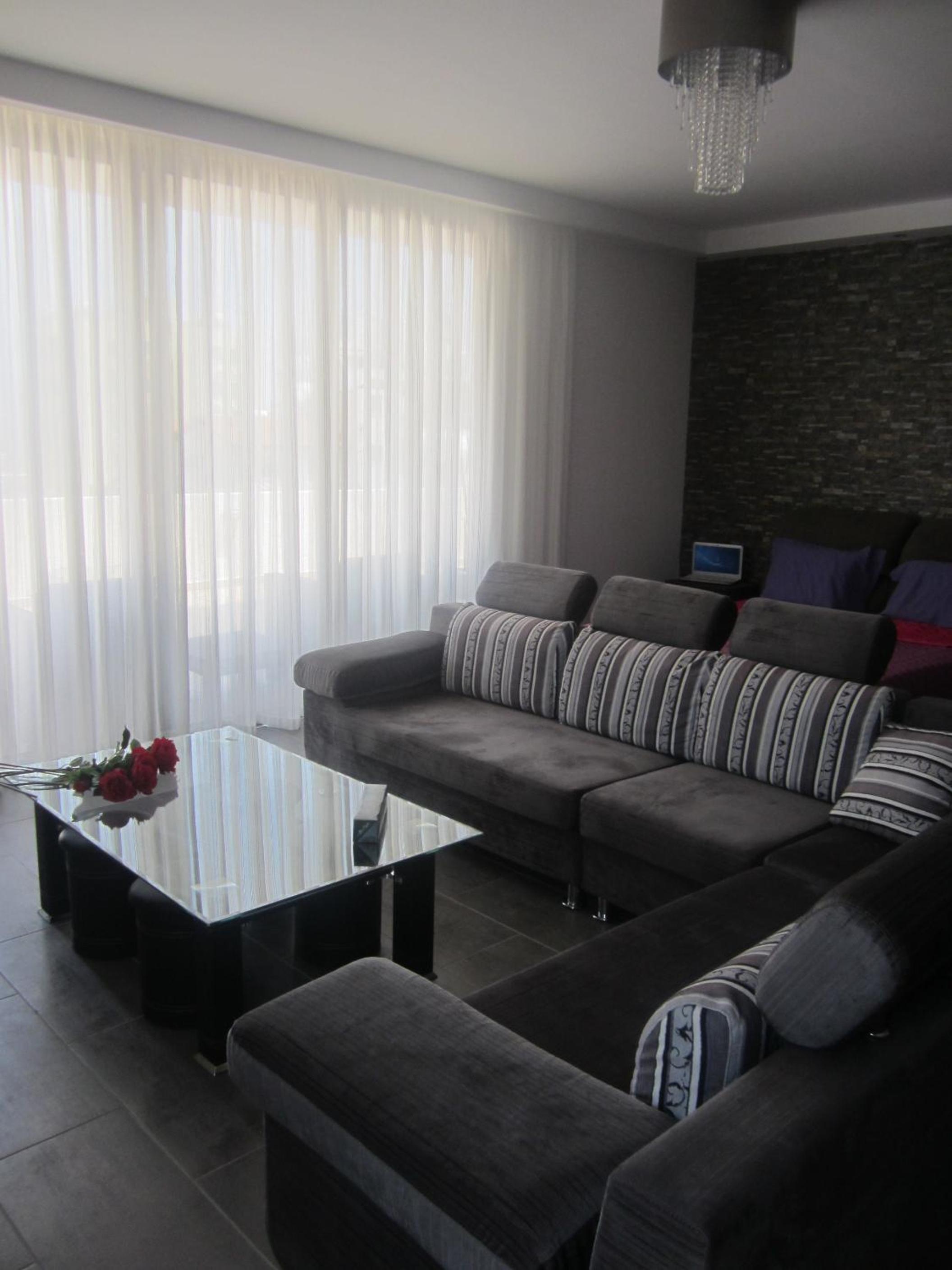 Marina Apartments 211