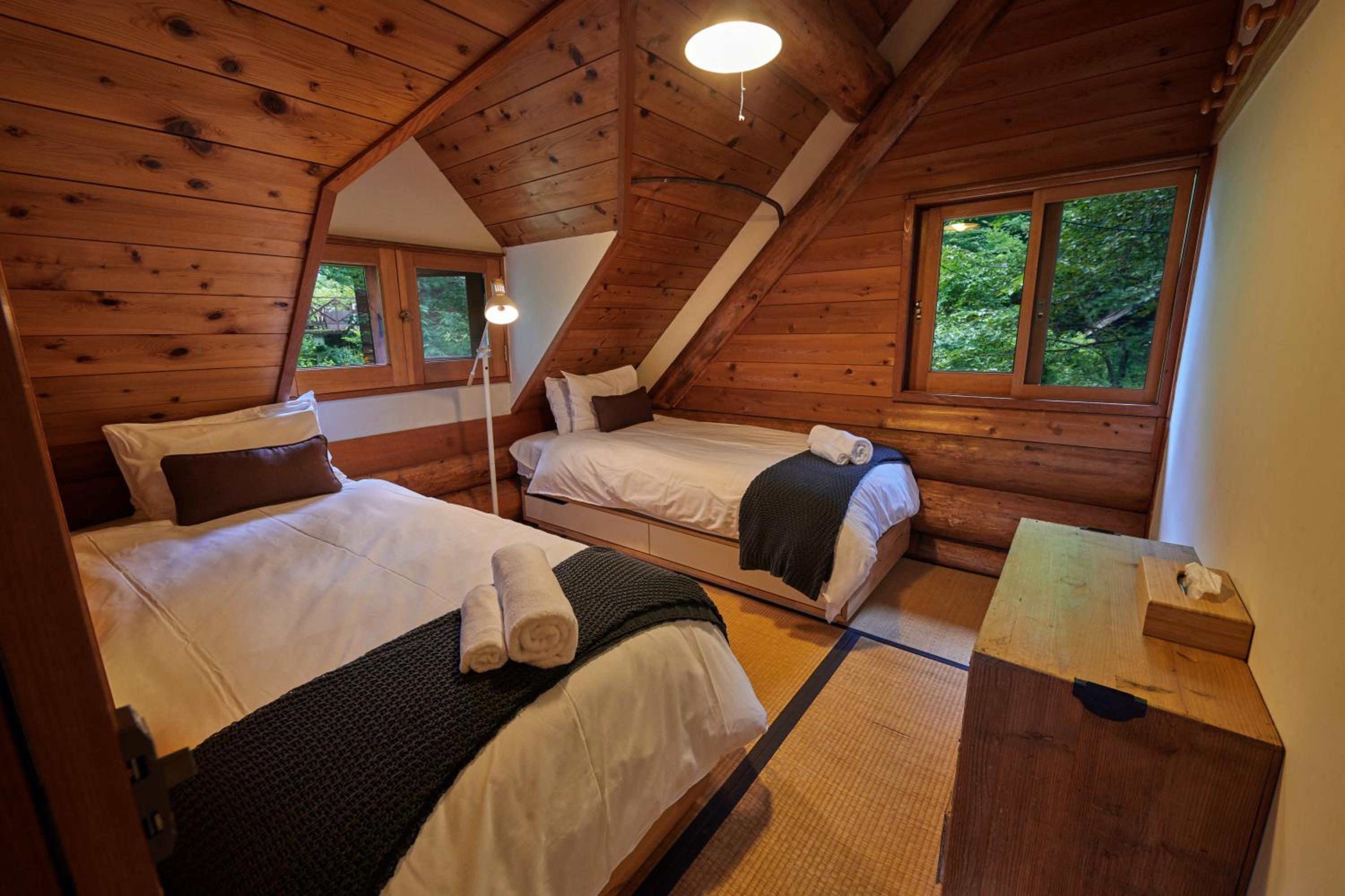 SUNNSNOW Loghouse