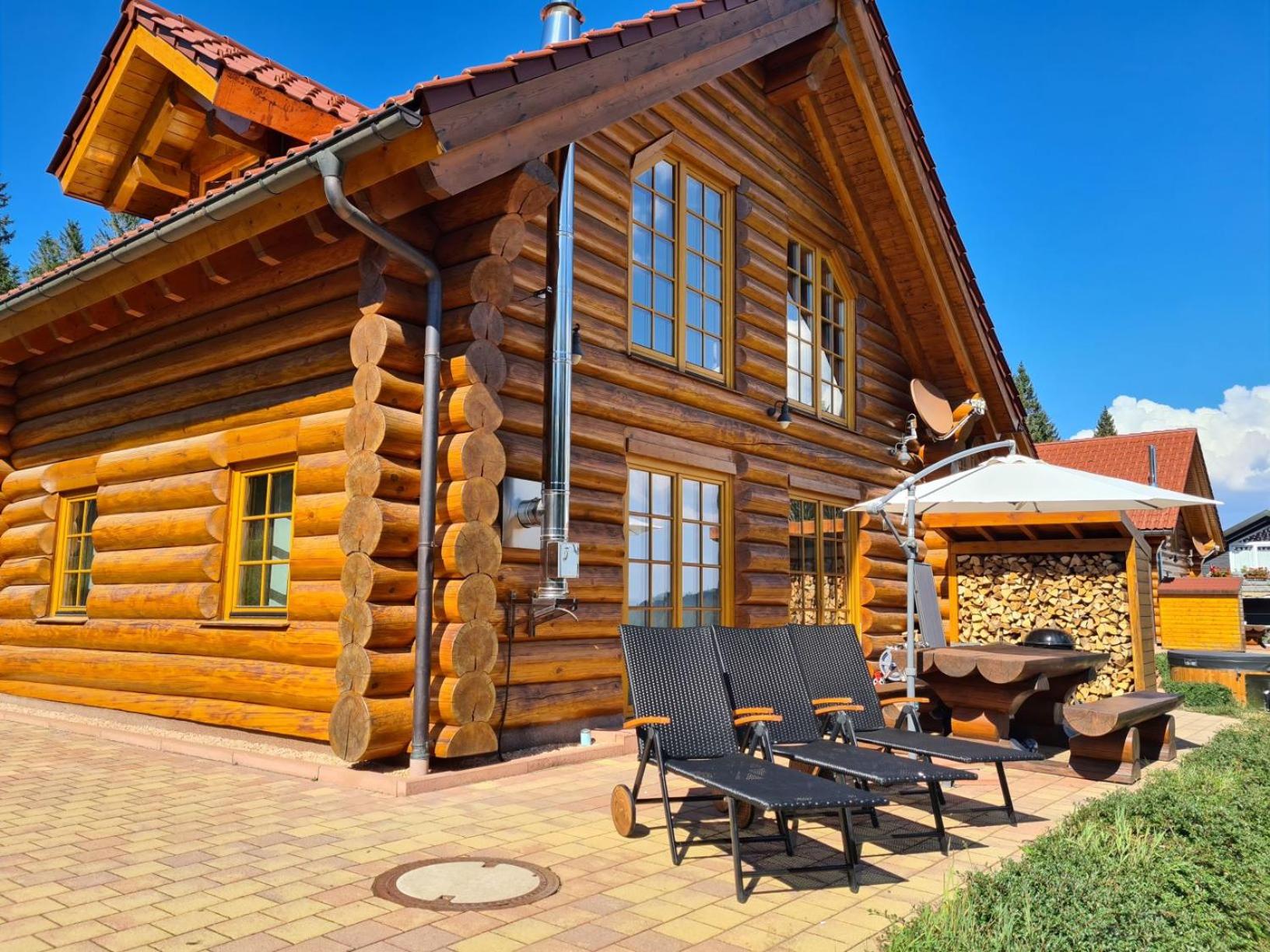 Luxus-Ferienhaus Blockhaus Chalet Nr 2 Toplage am Feldberg mit Sauna, Outdoor-Hottub, Kamin auf 1300m üM