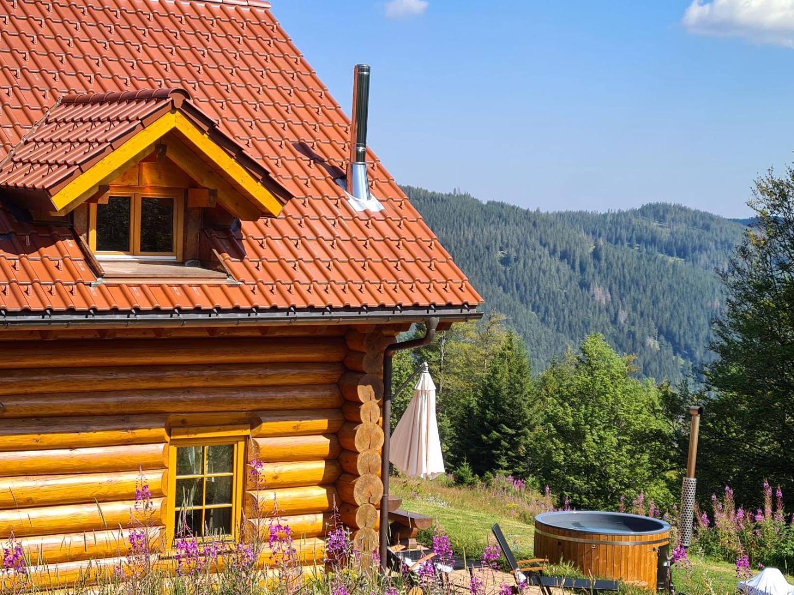 Luxus-Ferienhaus Blockhaus Chalet Nr 2 Toplage am Feldberg mit Sauna, Outdoor-Hottub, Kamin auf 1300m üM