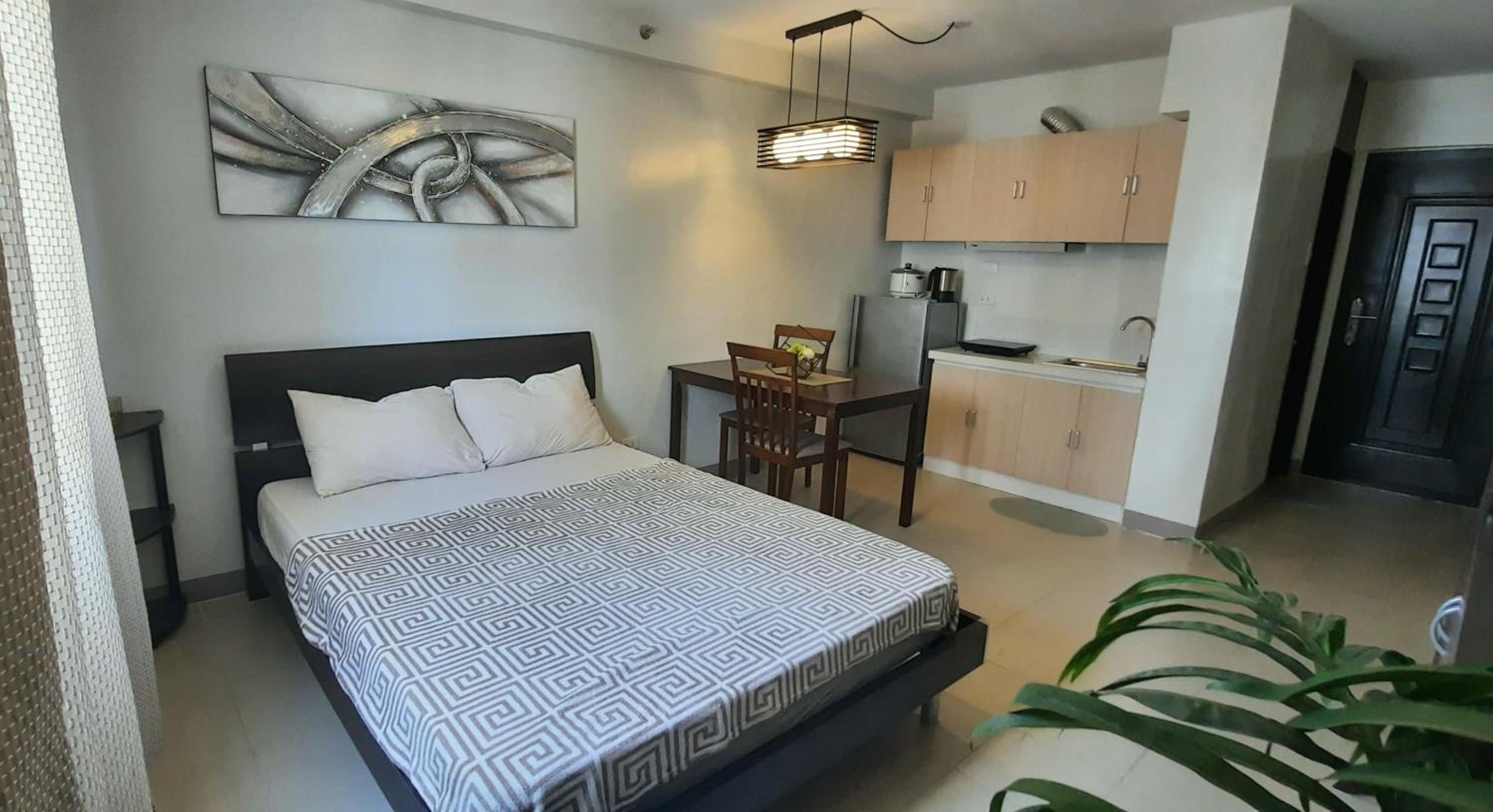Cozy Studio near Beaches with NetFlix and Pool