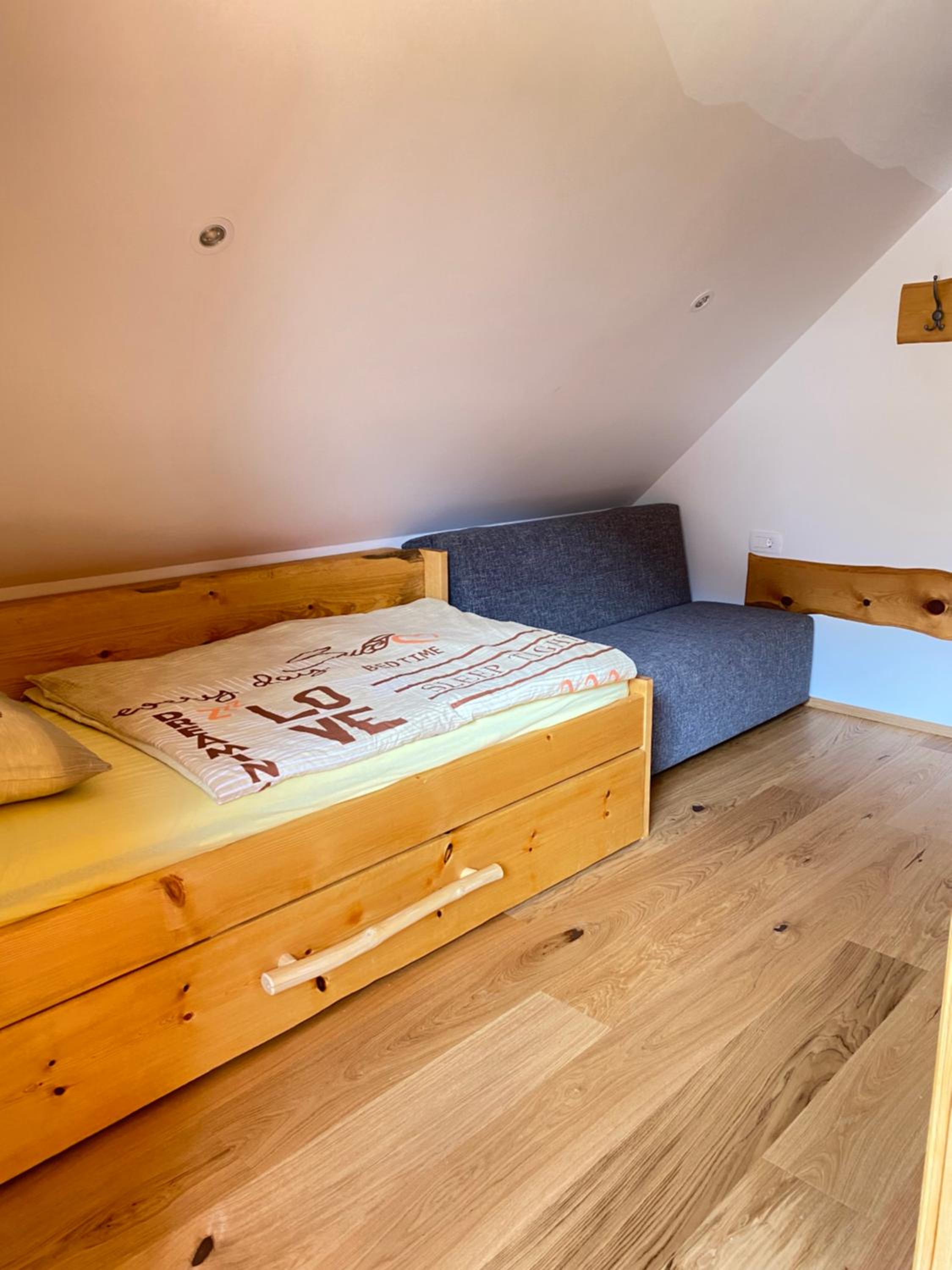 Apartma in Bungalov Jezerci view 3