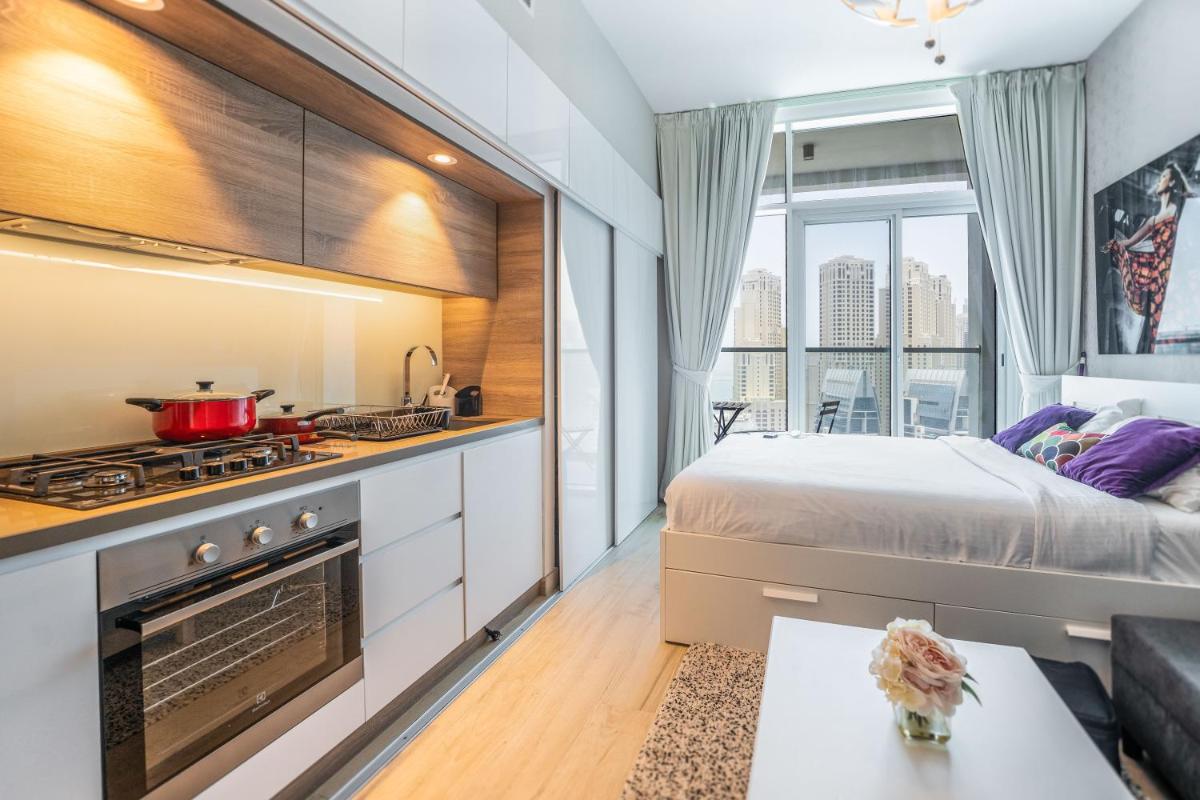 FAM Living - Marina Marvel - Studio Apartment with Breathtaking Views in Studio One Tower