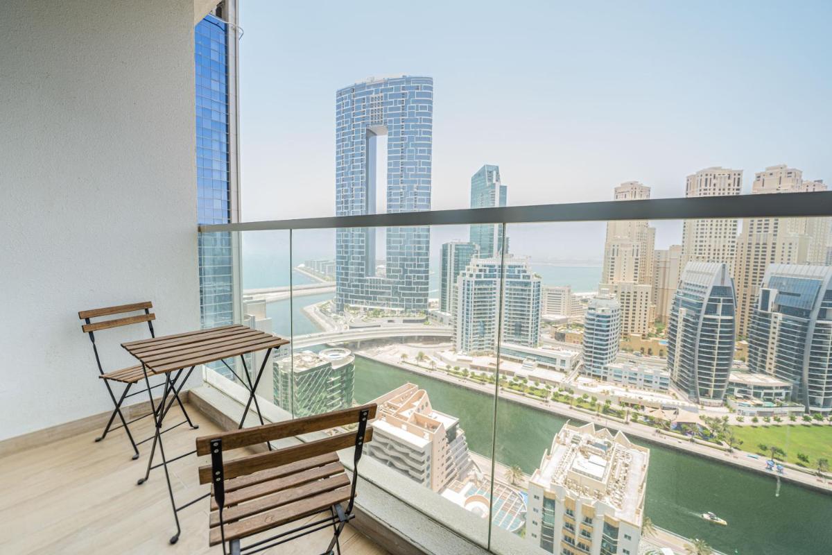 FAM Living - Marina Marvel - Studio Apartment with Breathtaking Views in Studio One Tower