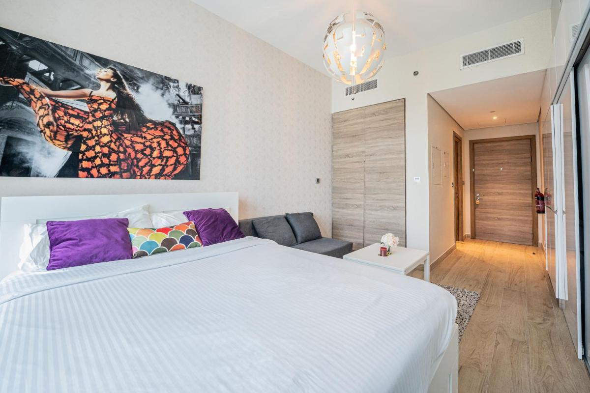 FAM Living - Marina Marvel - Studio Apartment with Breathtaking Views in Studio One Tower