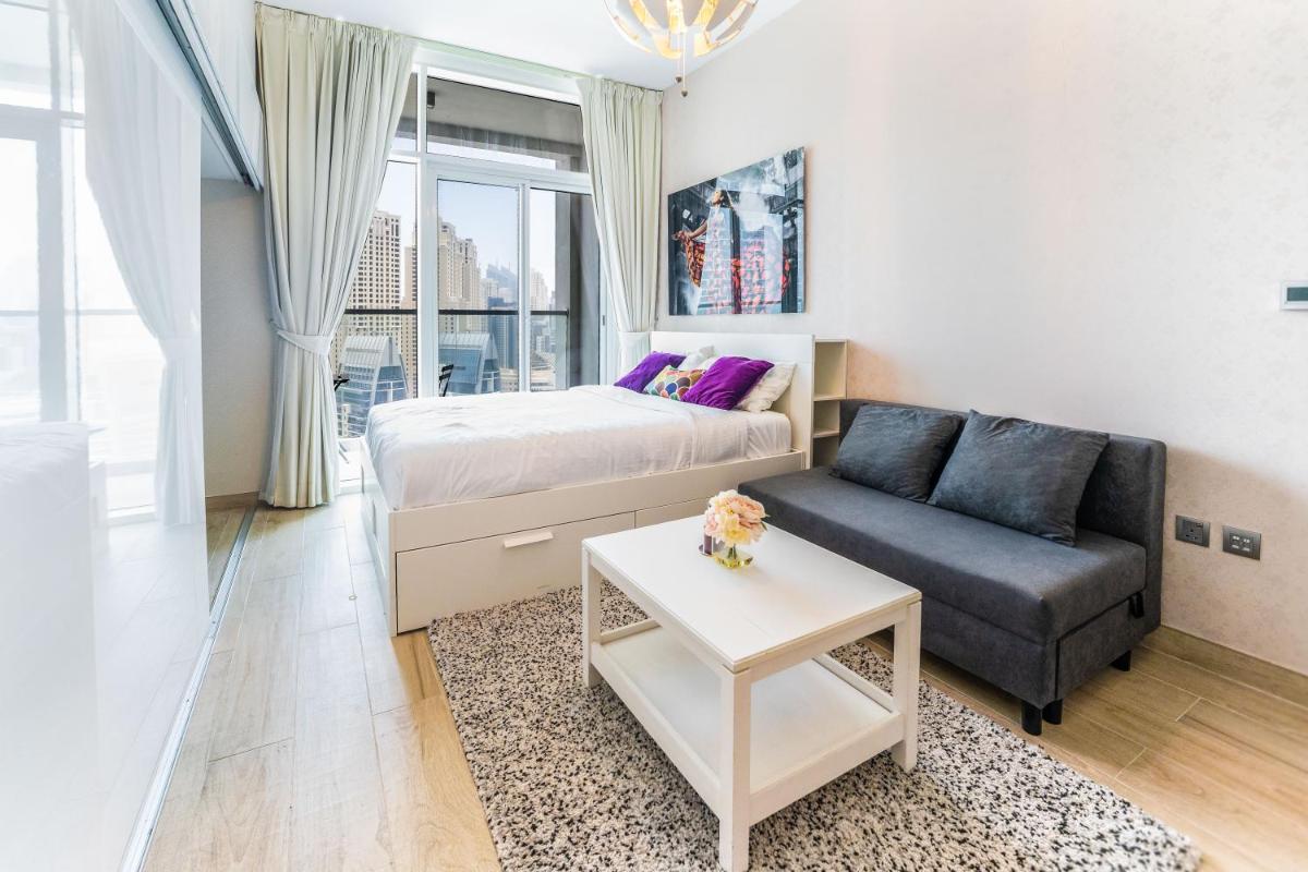 FAM Living - Marina Marvel - Studio Apartment with Breathtaking Views in Studio One Tower
