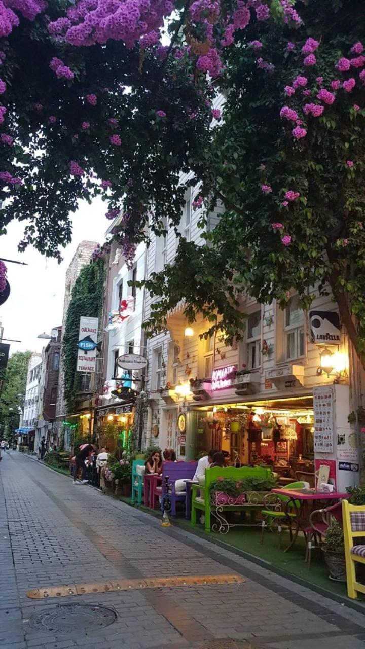 Romantic Mansion - Image 44