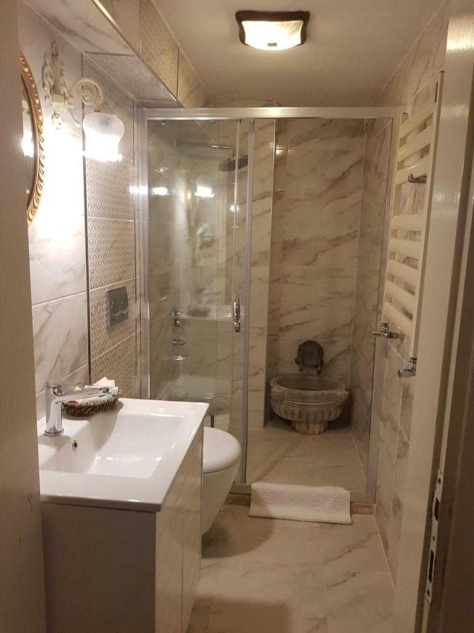 Romantic Mansion - Image 45