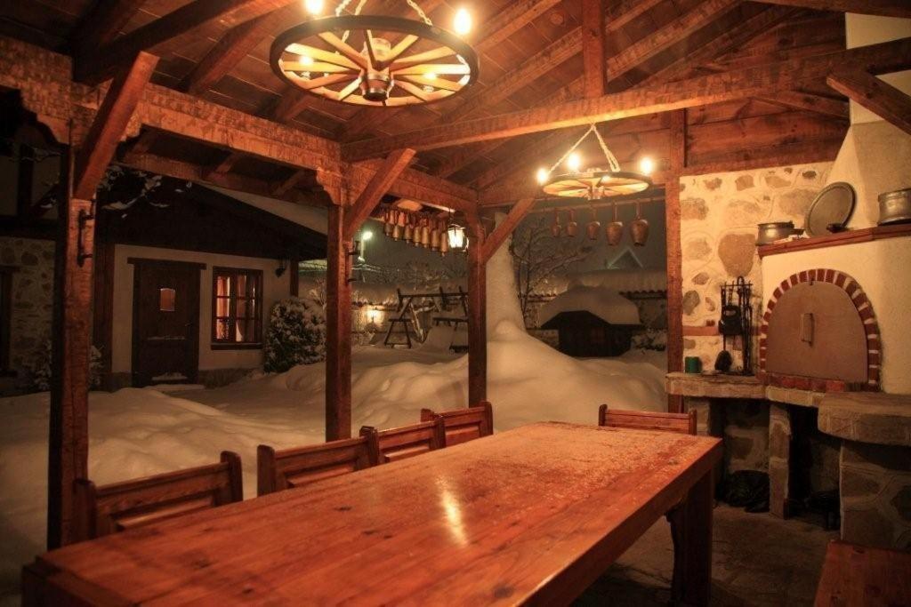 Chalet White Fang