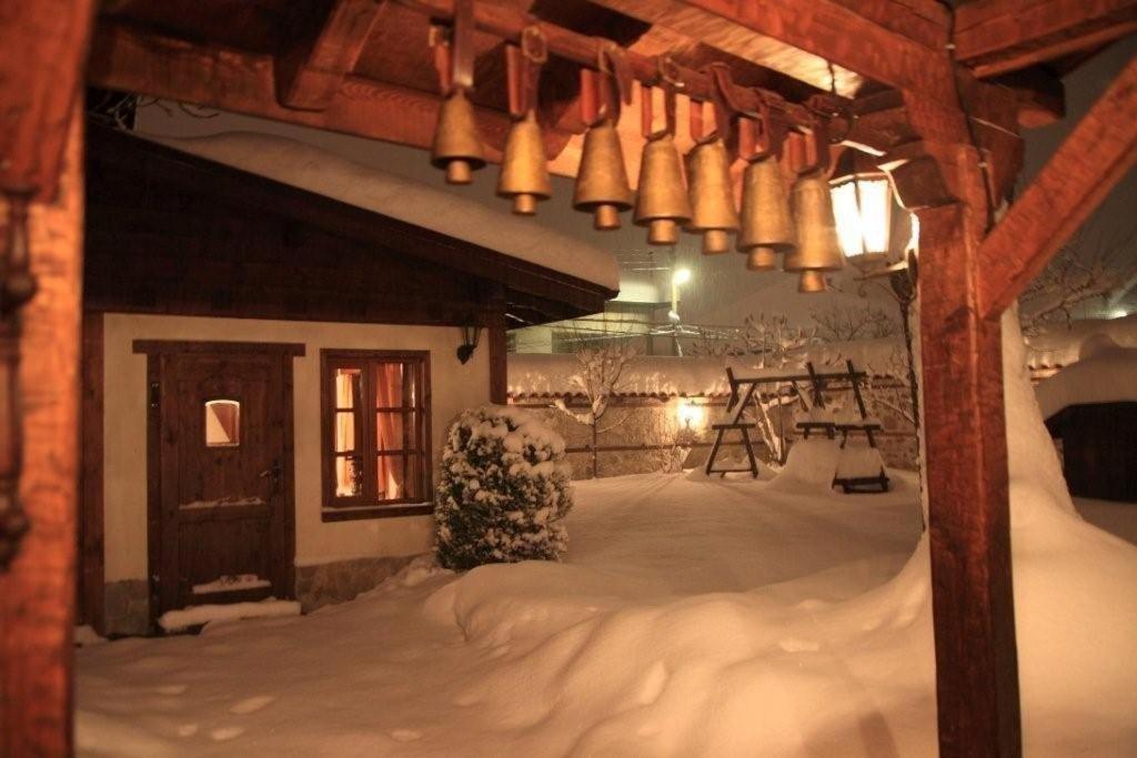 Chalet White Fang
