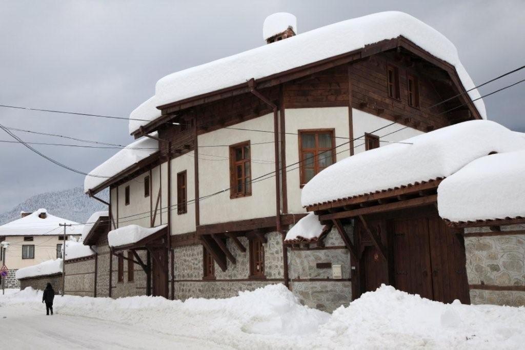 Chalet White Fang