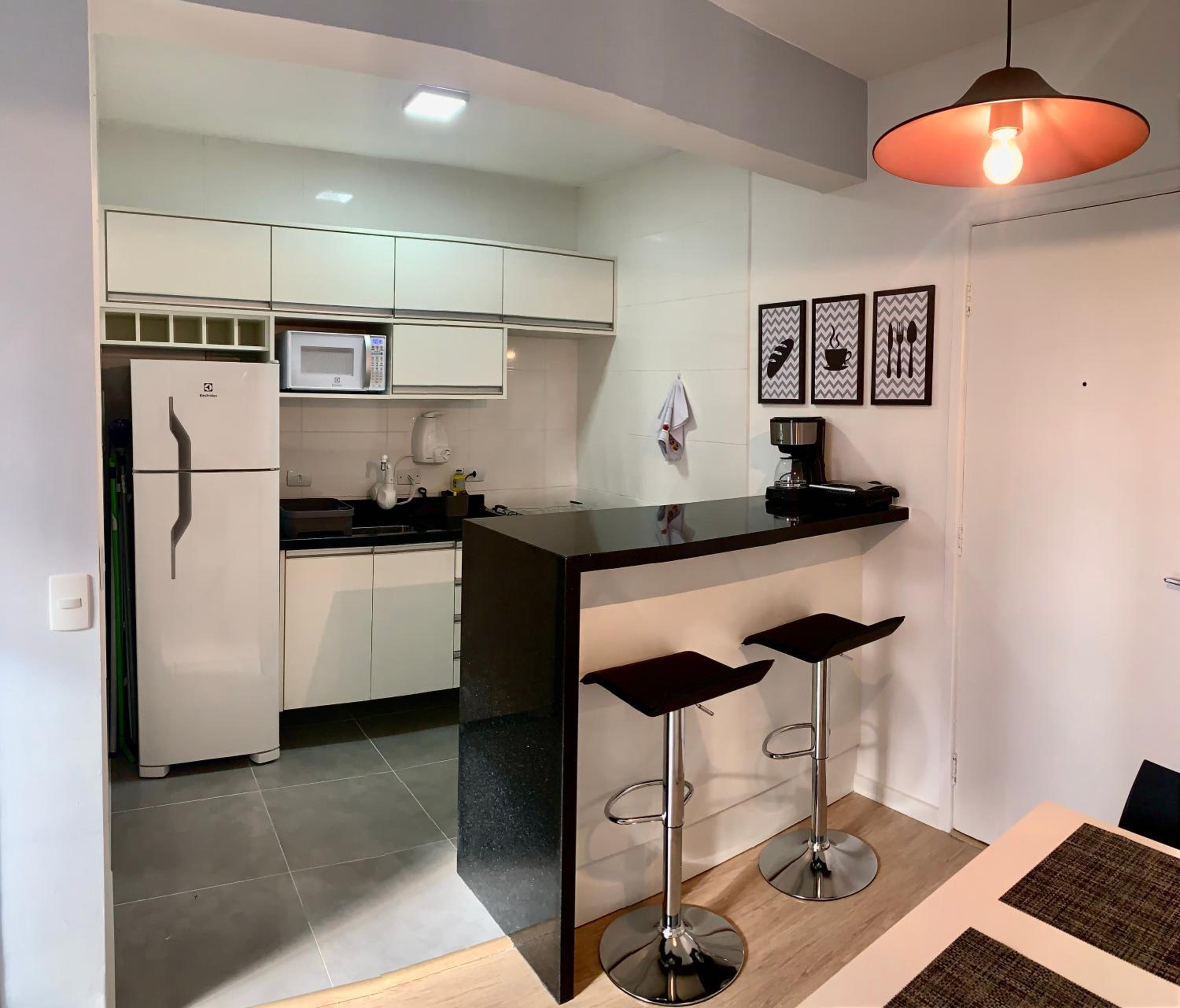 505 - Apartamento Lindo, amplo e decorado, mobiliario moderno, cozinha completa com utensílios , Excelente vista da cidade e localização privelegiada no ba view 4