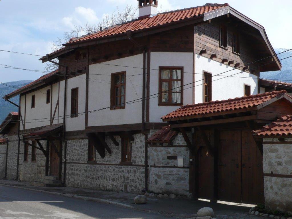 Chalet White Fang