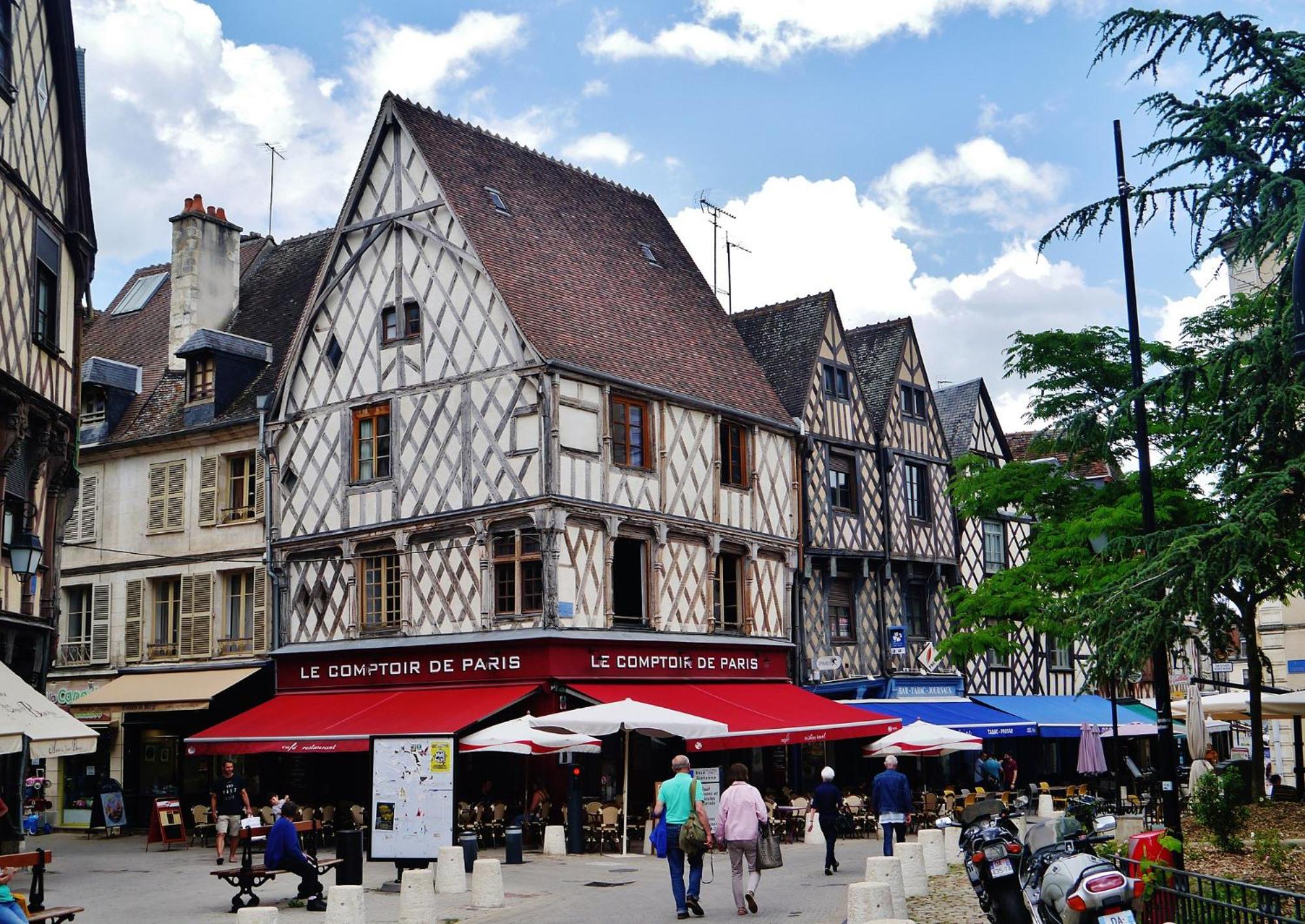 Les Volets Bleus - Au Calme avec petit Jardin et Patio - 3 appartements 5