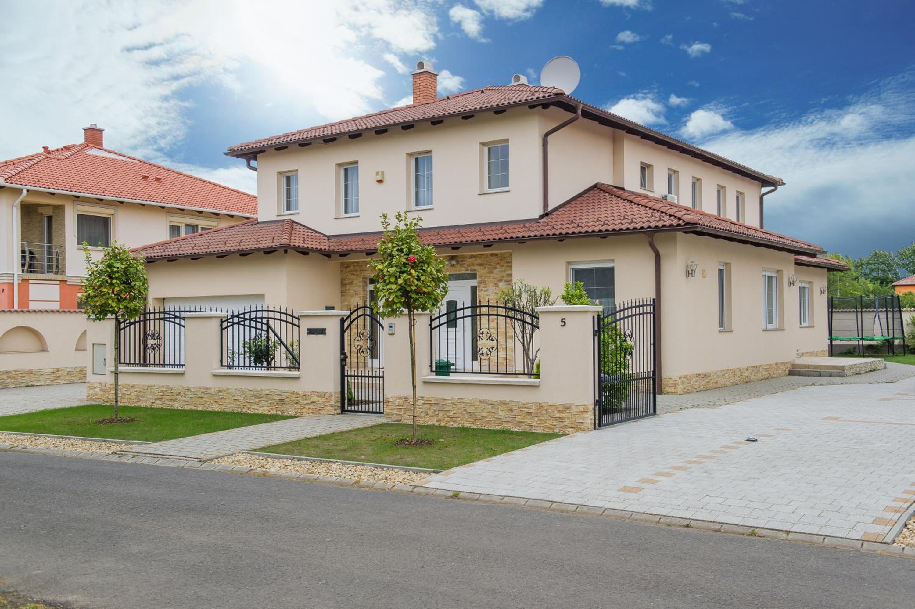 Hotel Aura Apartman - Image 1