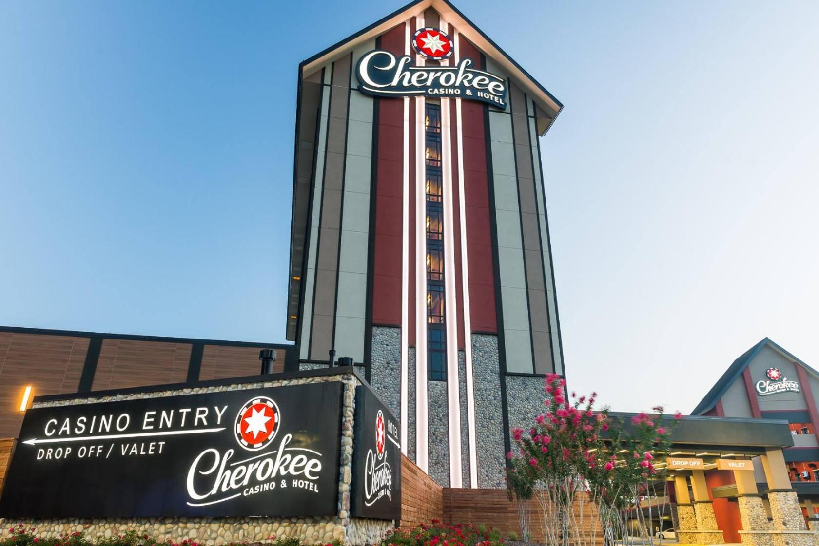Cherokee Casino Hotel Roland view 3