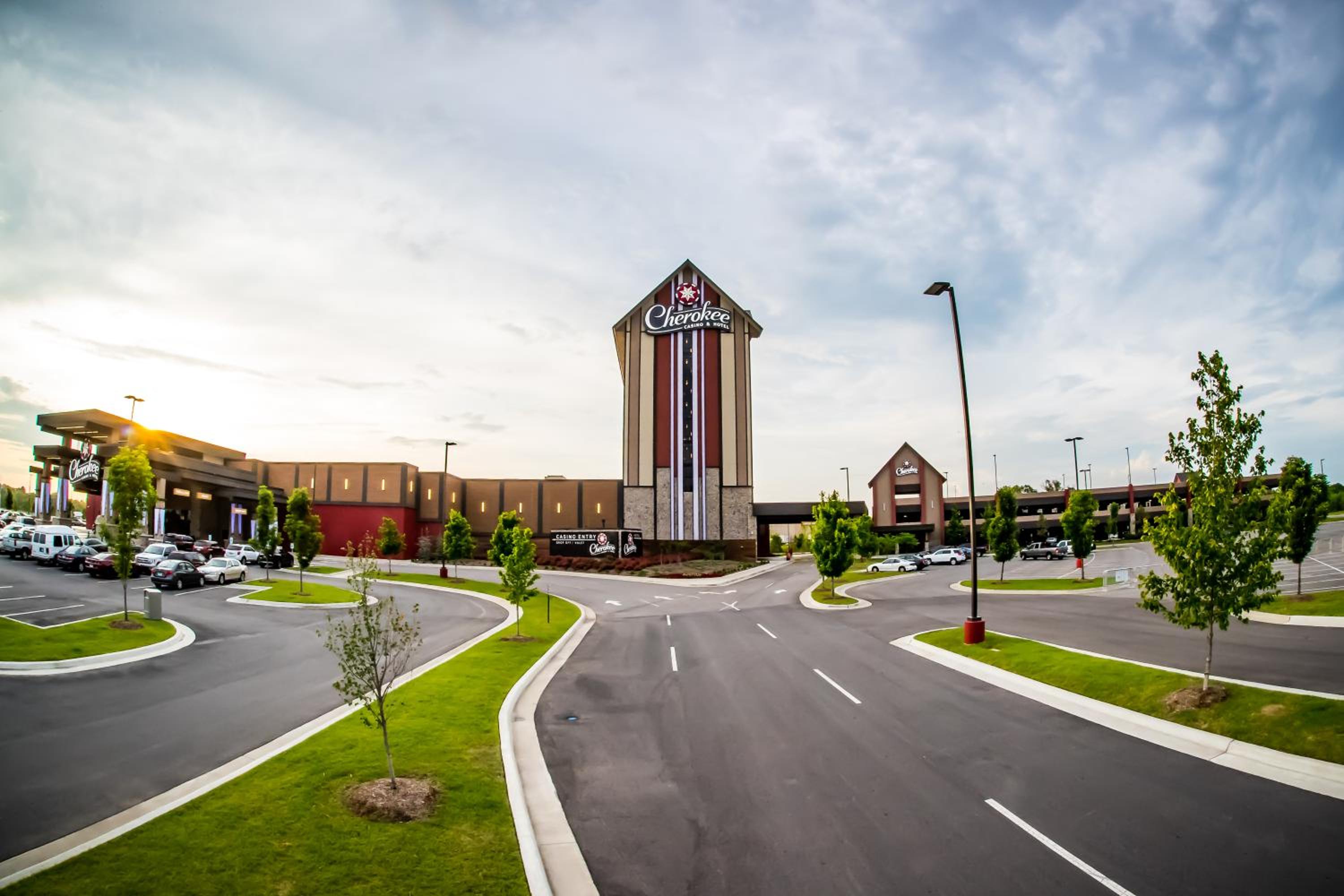 Cherokee Casino Hotel Roland view 4