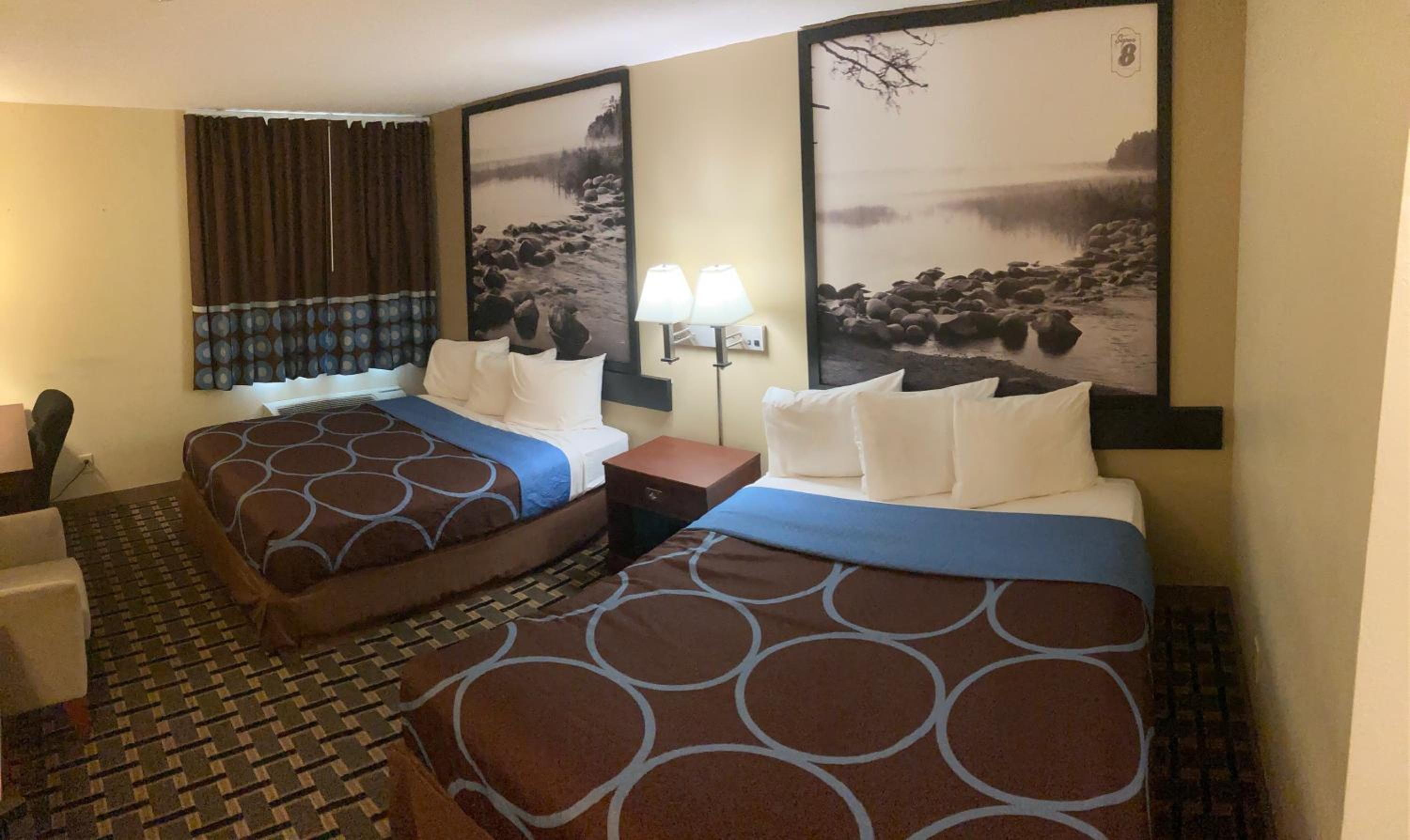 Super 8 by Wyndham Chisago City