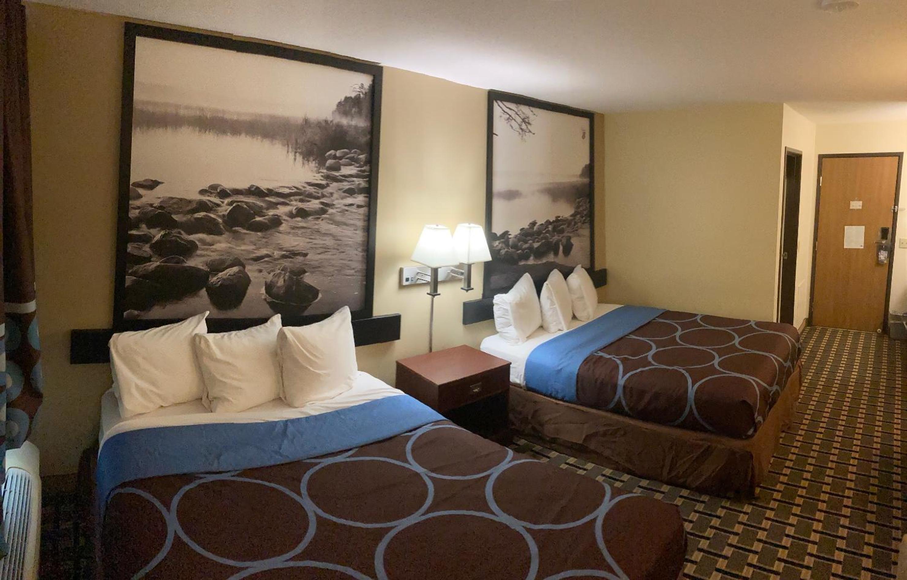Super 8 by Wyndham Chisago City