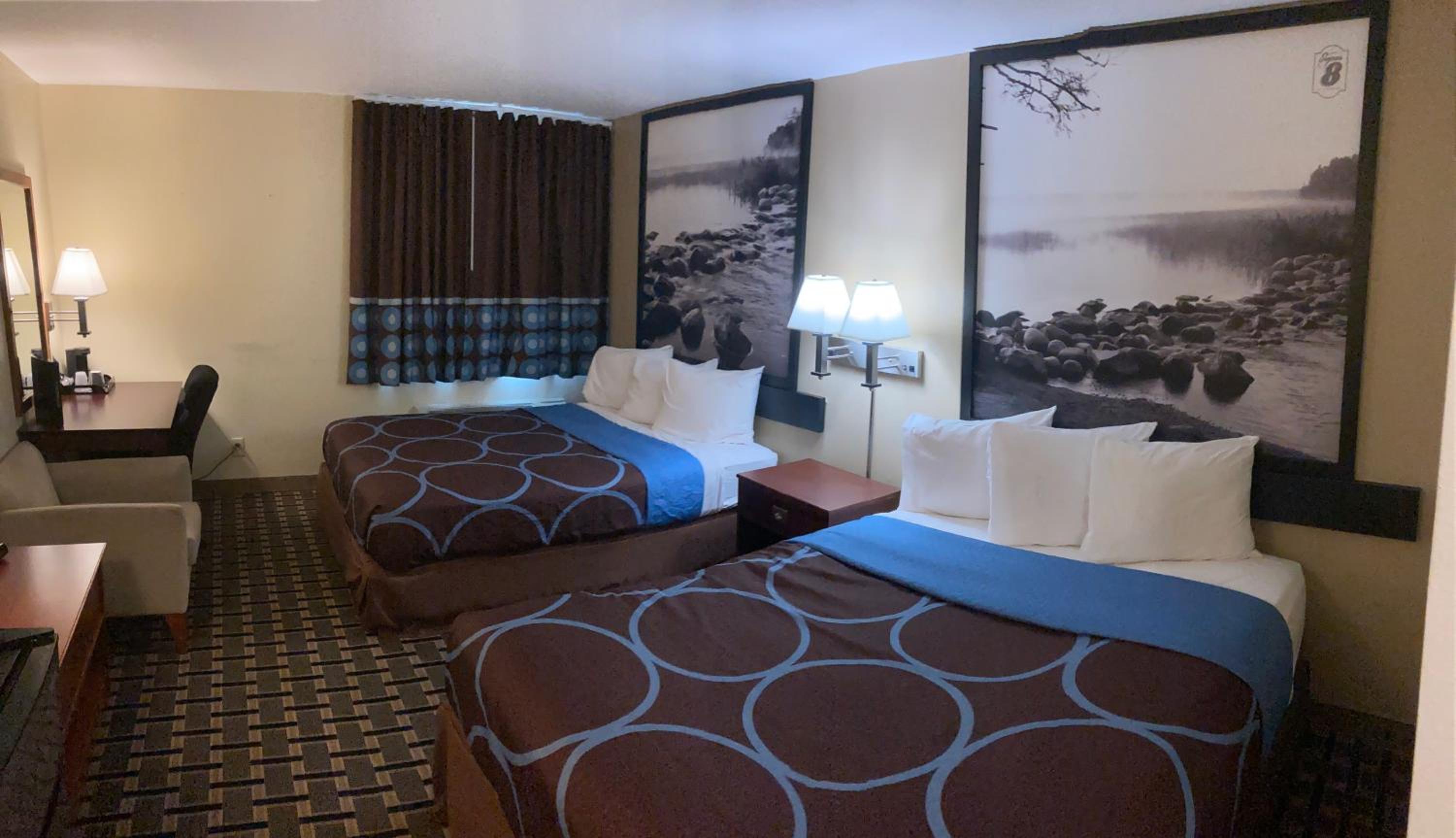Super 8 by Wyndham Chisago City