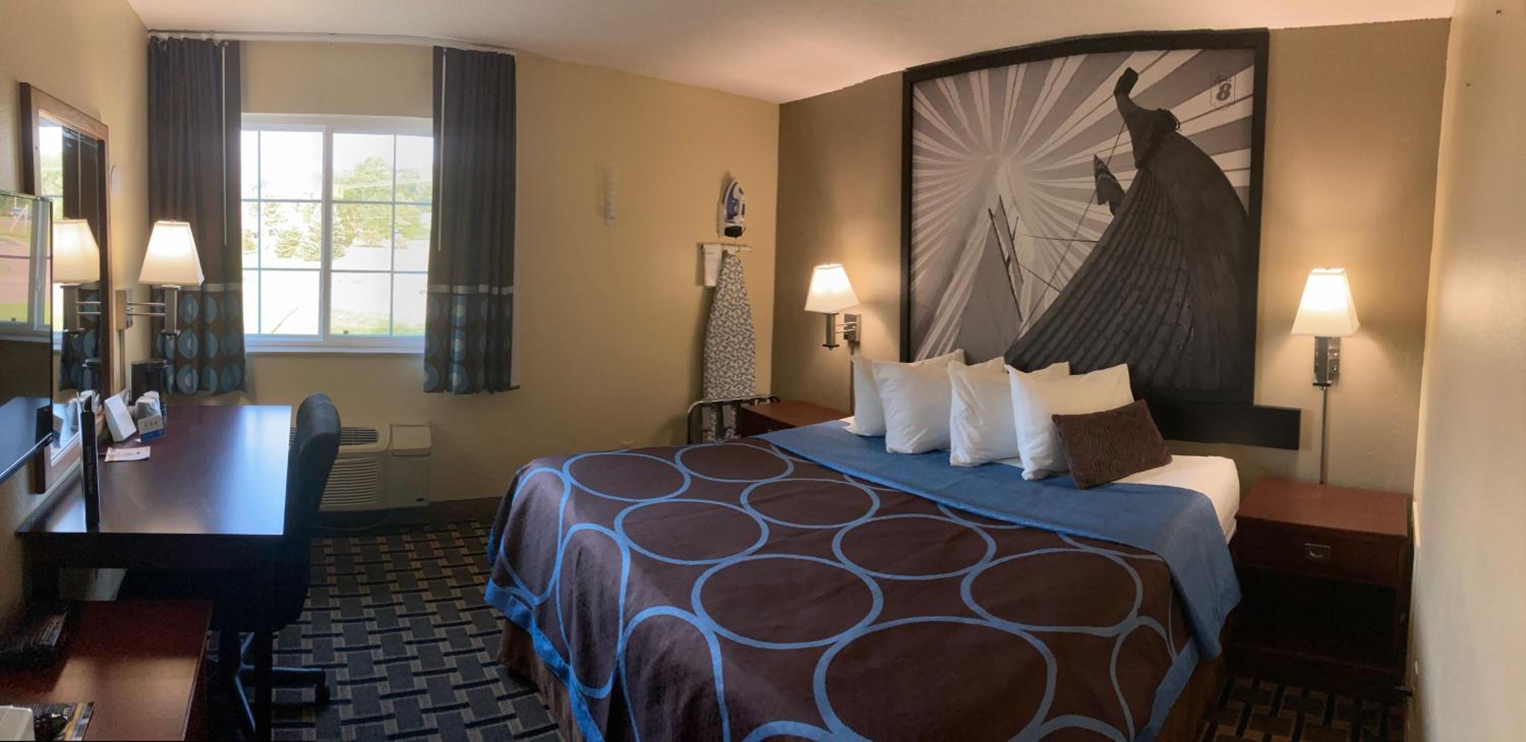 Super 8 by Wyndham Chisago City