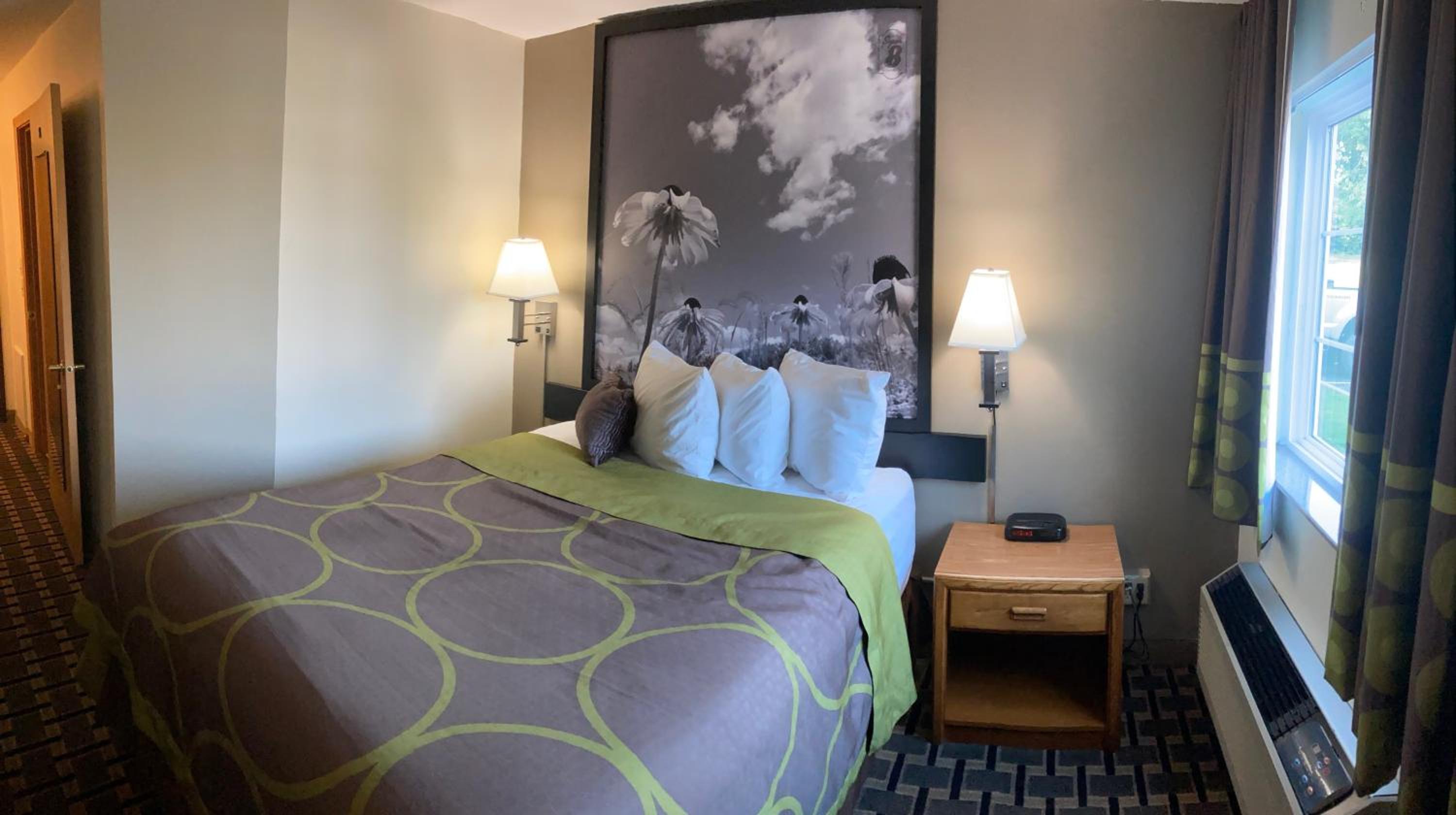 Super 8 by Wyndham Chisago City