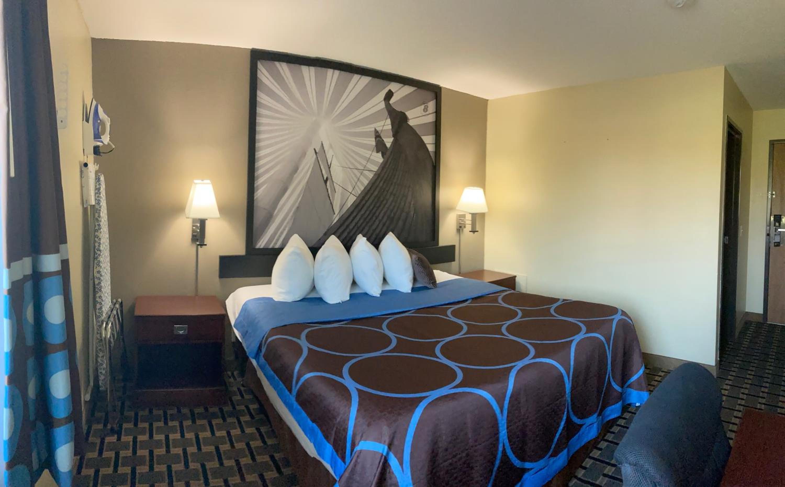 Super 8 by Wyndham Chisago City