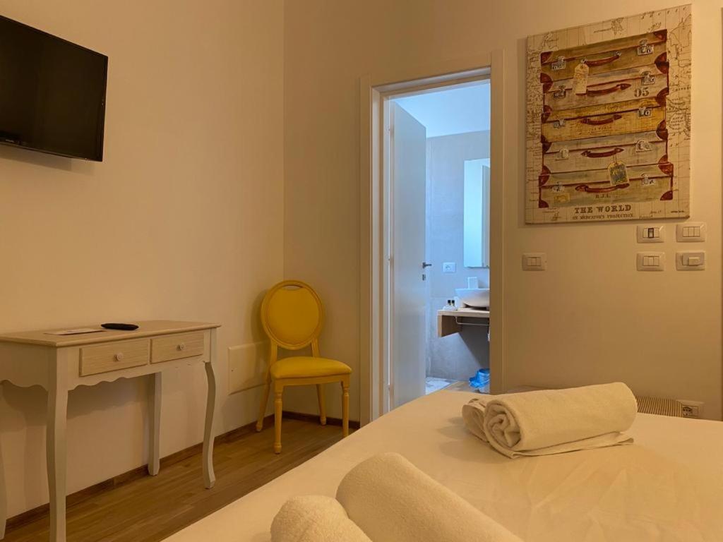 Storie di Mare en Polignano a Mare — hotel room