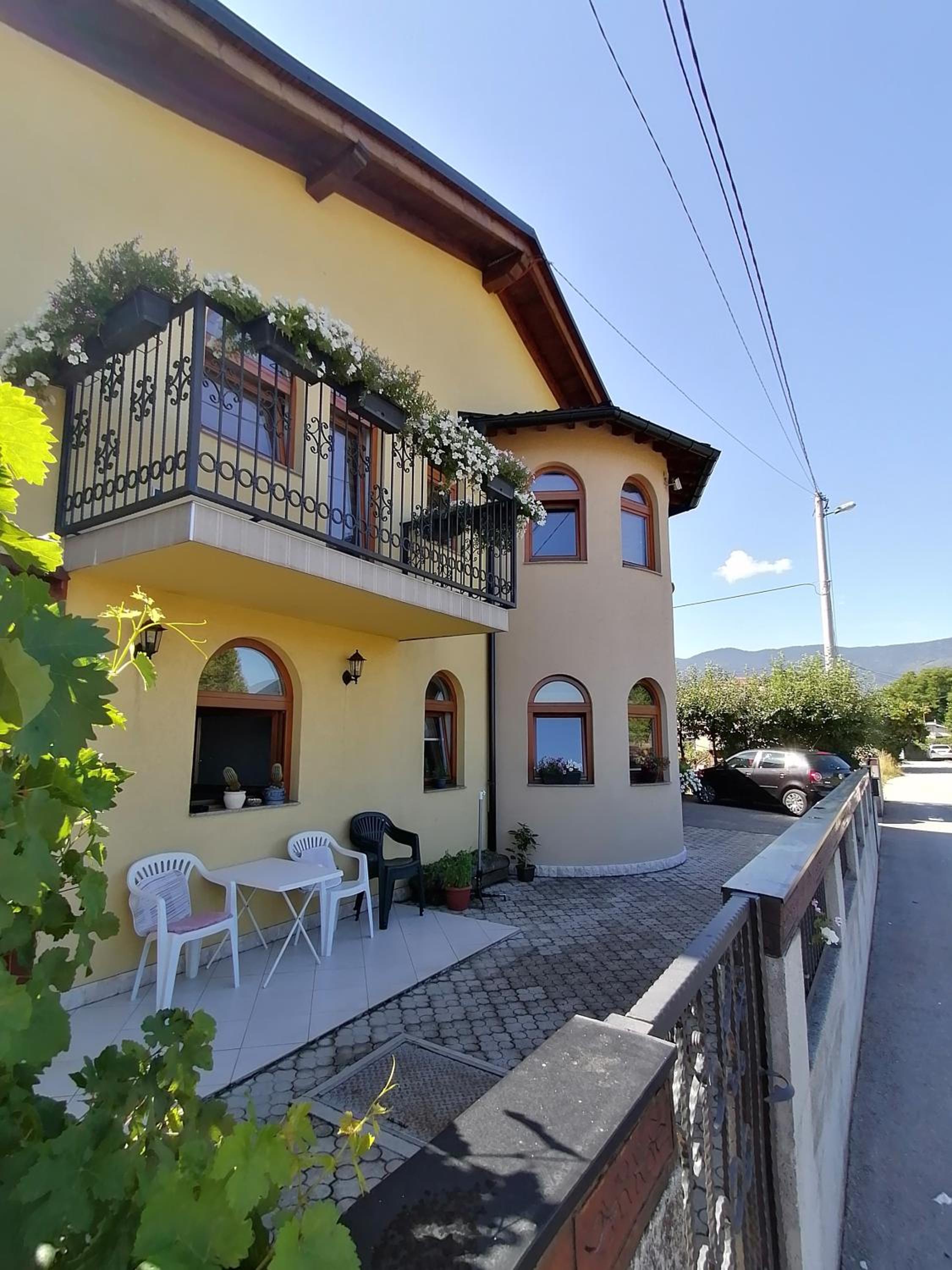 Garden Blue Sarajevo - free Parking view 5