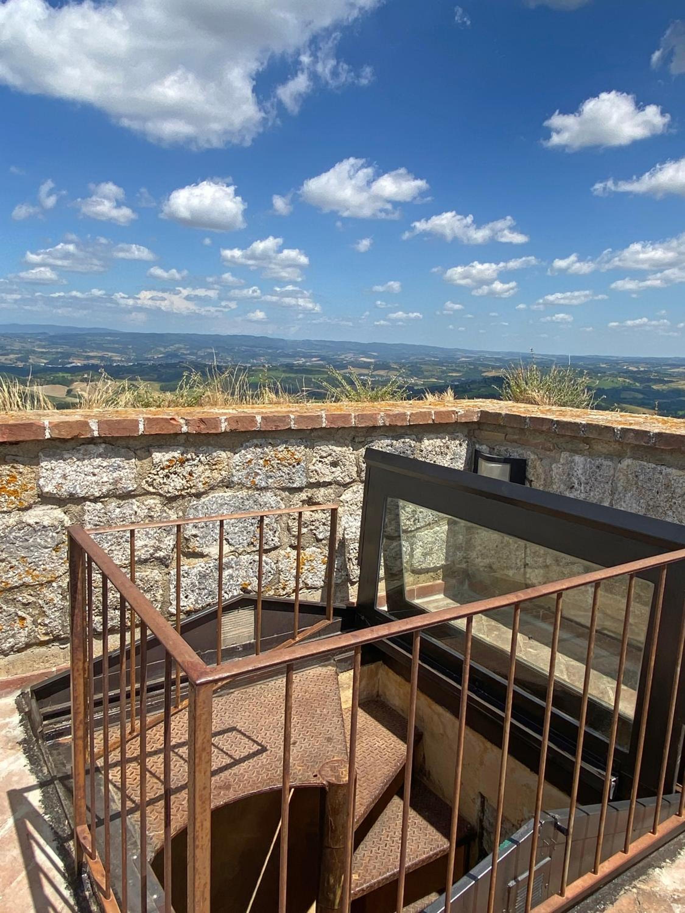 Hotel TWIN TOWER - unica al mondo - unique in the world - Image 1