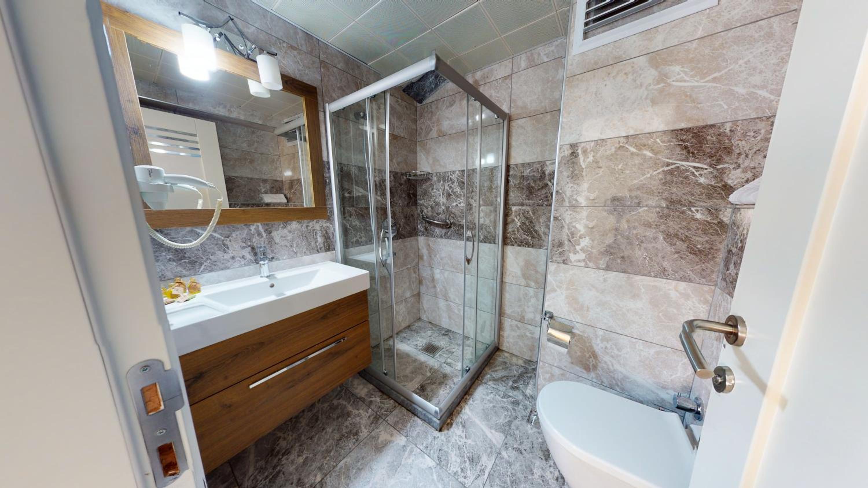 The Wolf Otel - Image 55