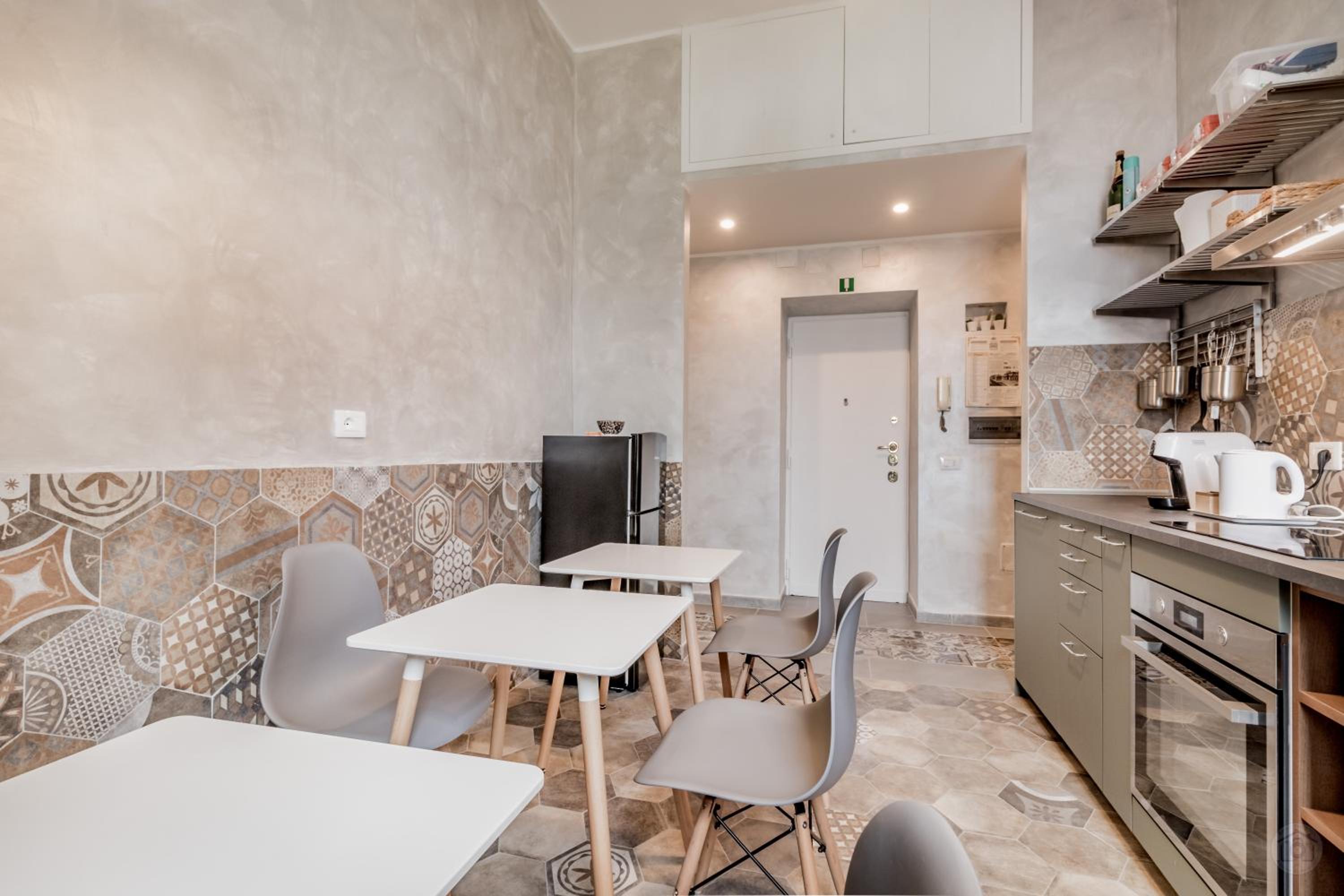 Roma House Piramide