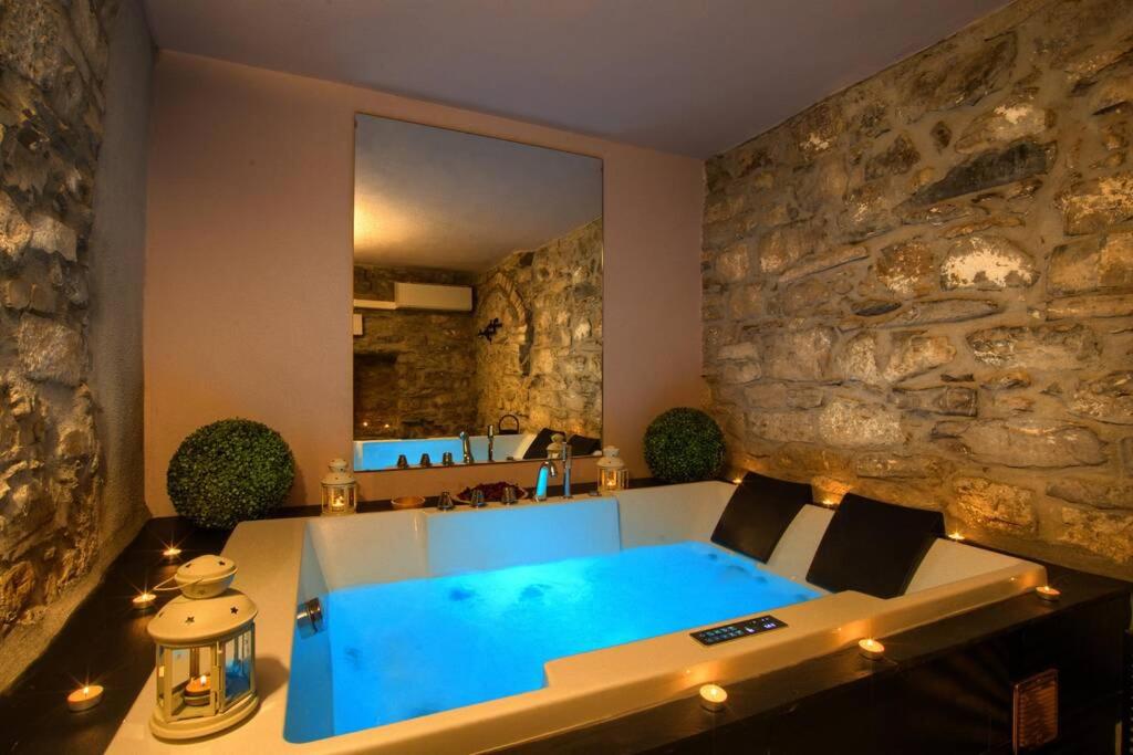 Fuga Romantica con Jacuzzi privata photo 3