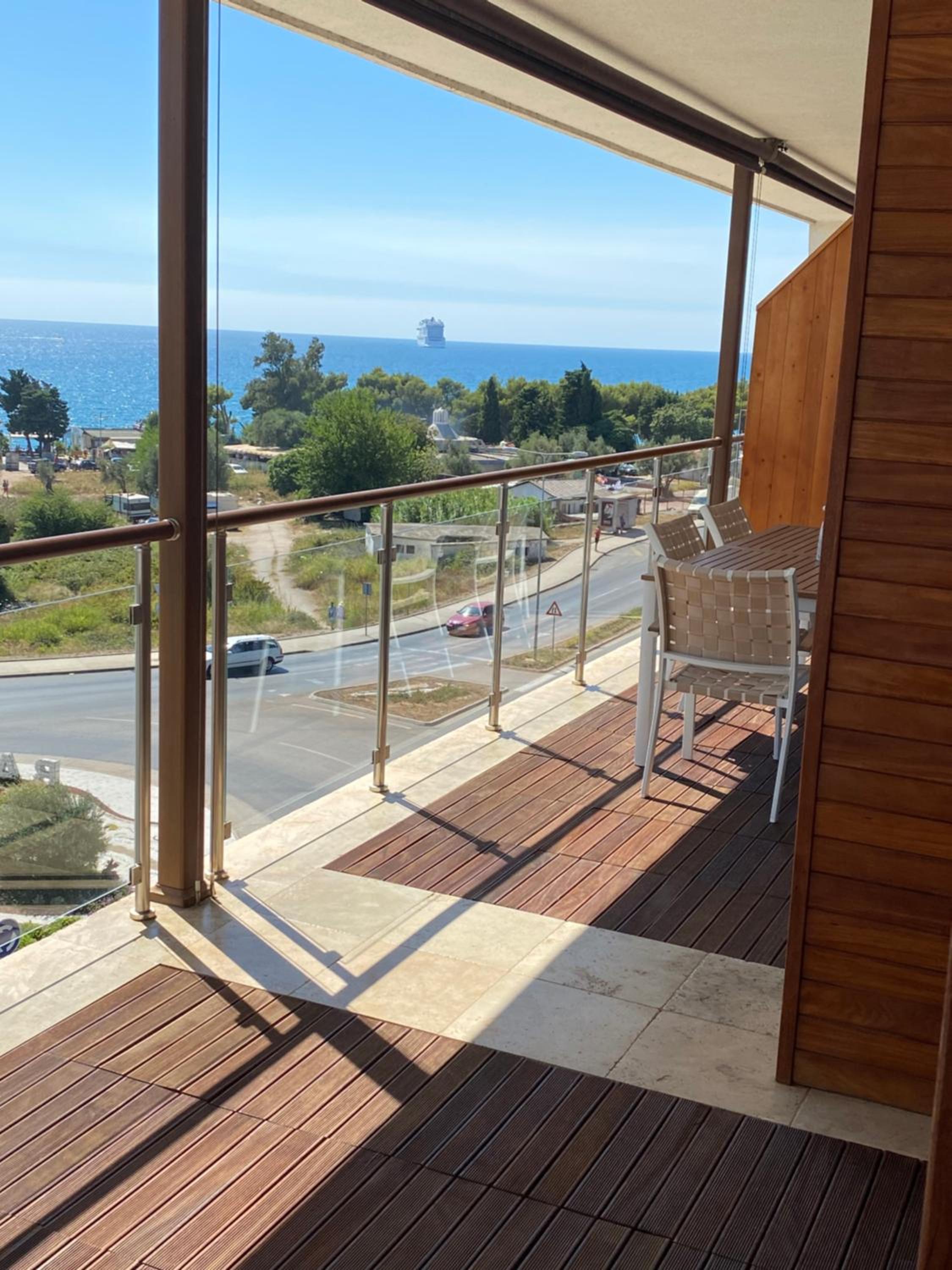 Bitcoin and Ethereum Deluxe Apartments view 3