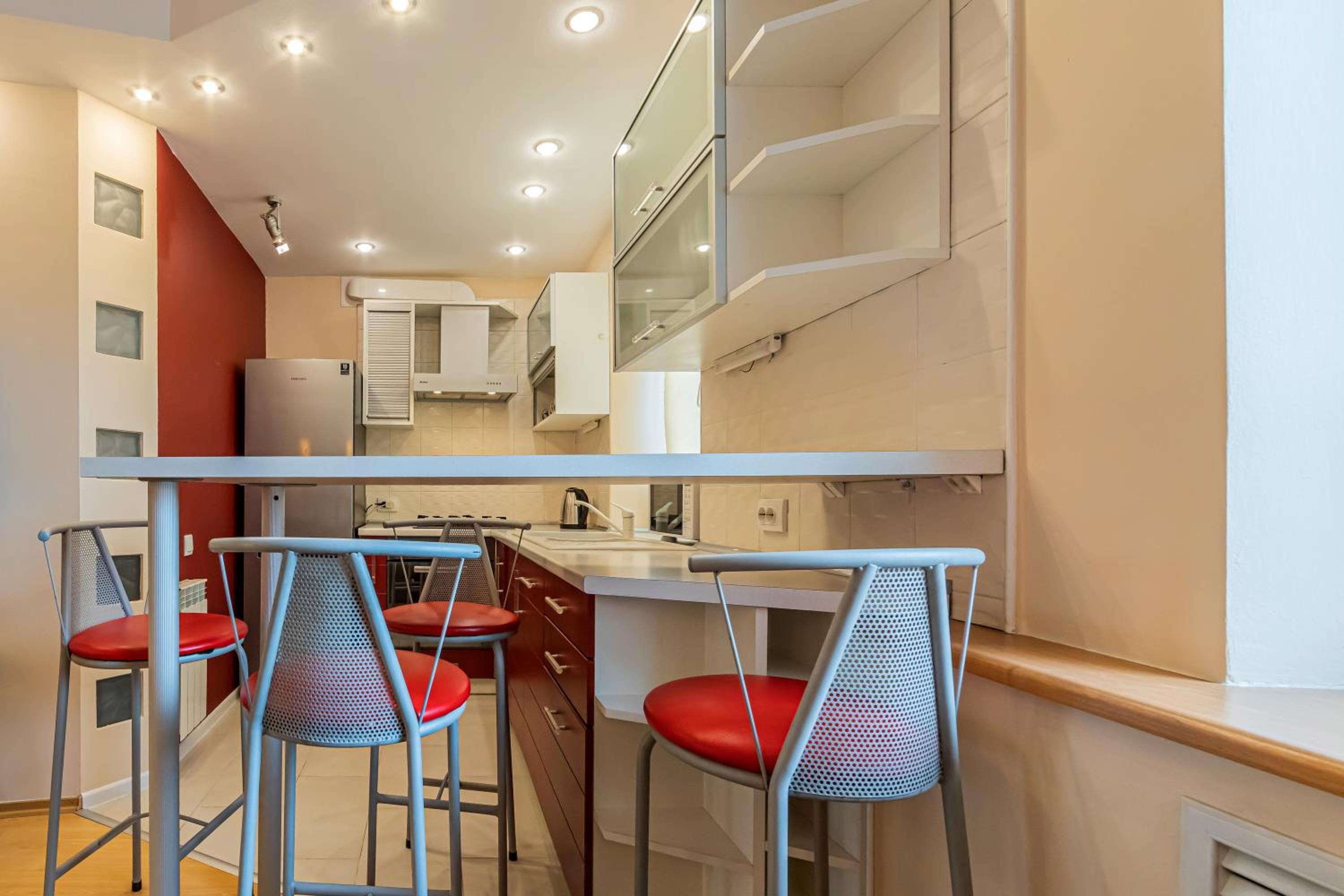 Three-room apartments on central district view 4