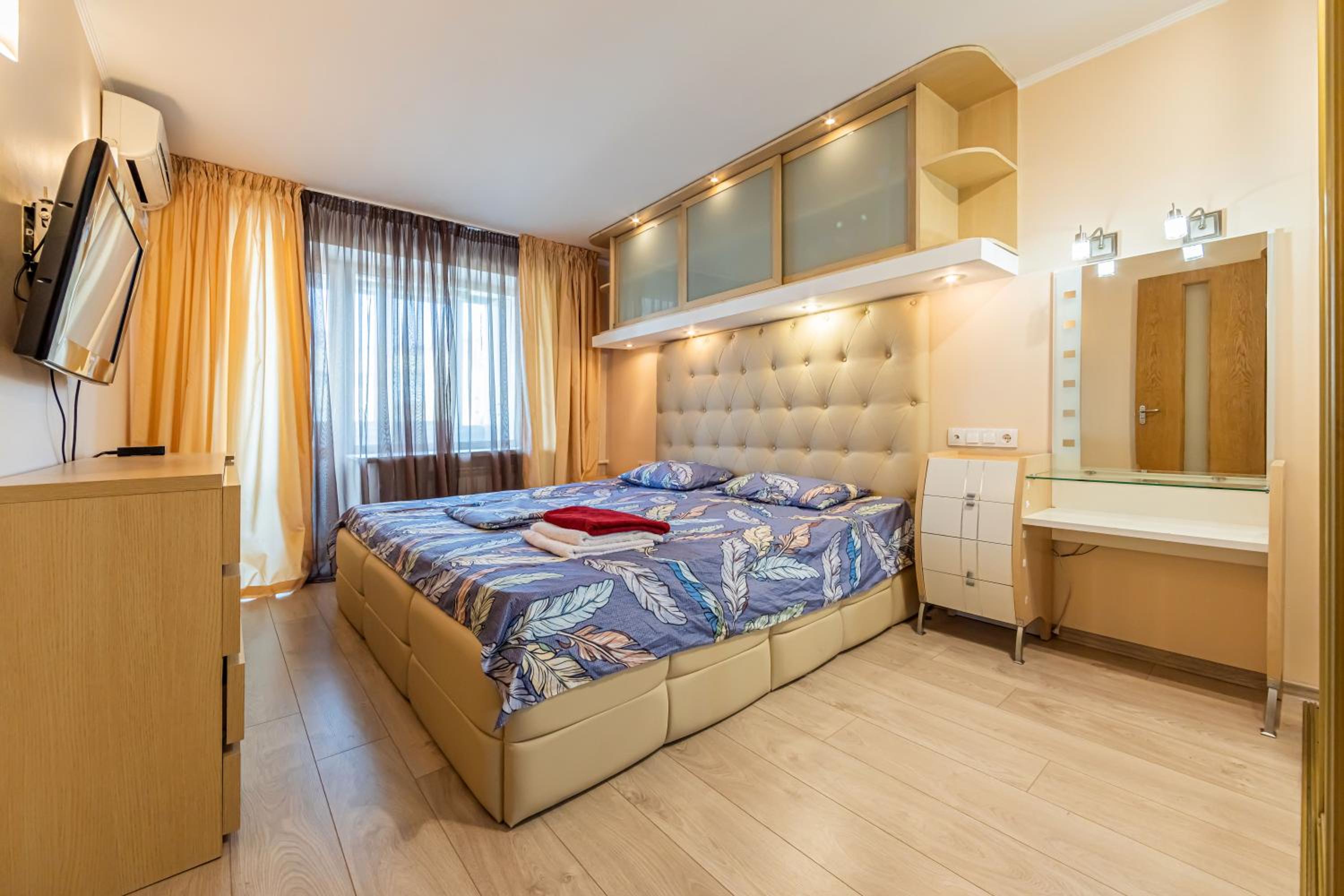 Three-room apartments on central district view 5