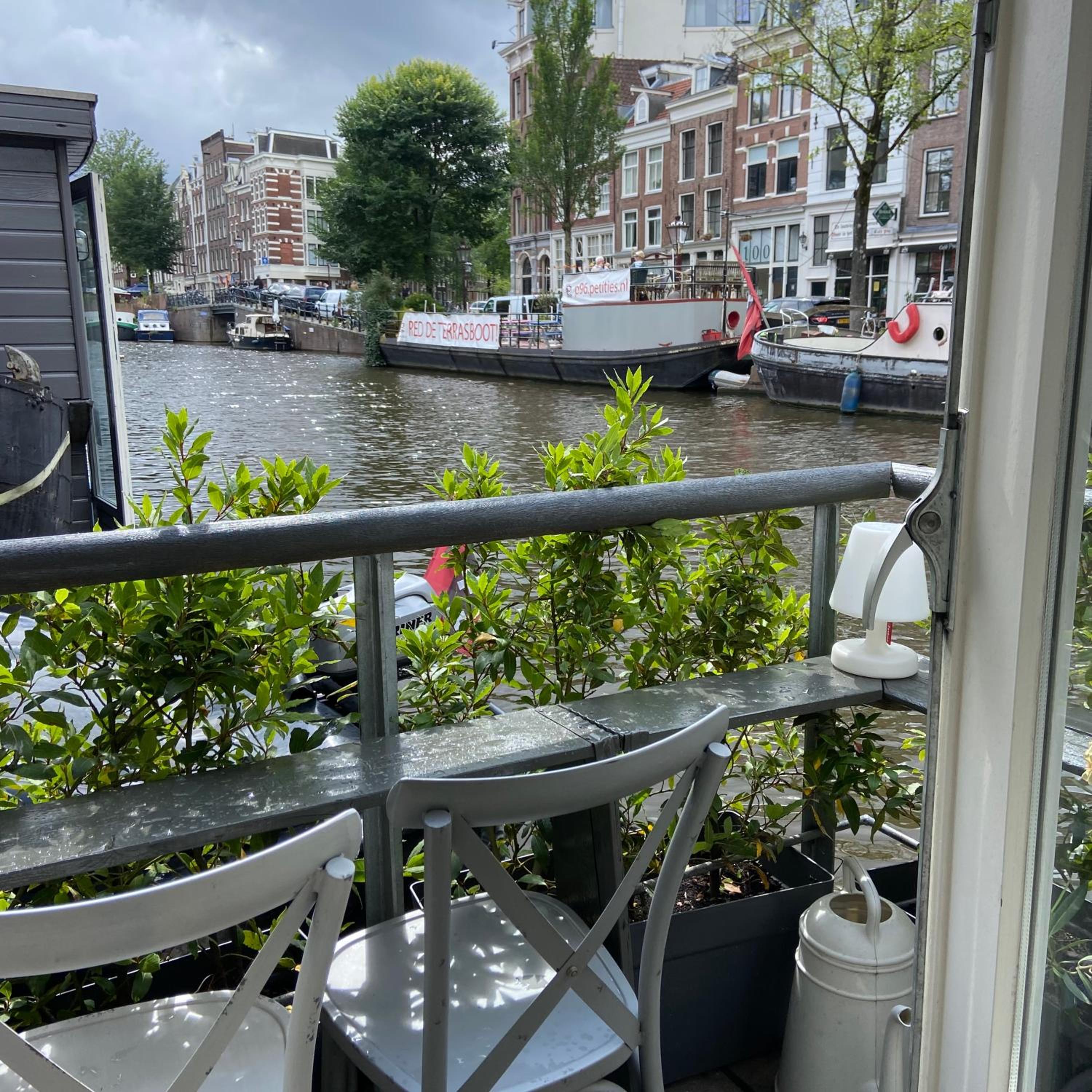 Houseboat Bonnie