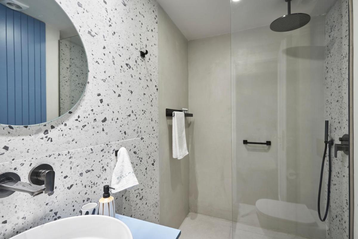 Patriarchou 4bd Art Deco Penthouse