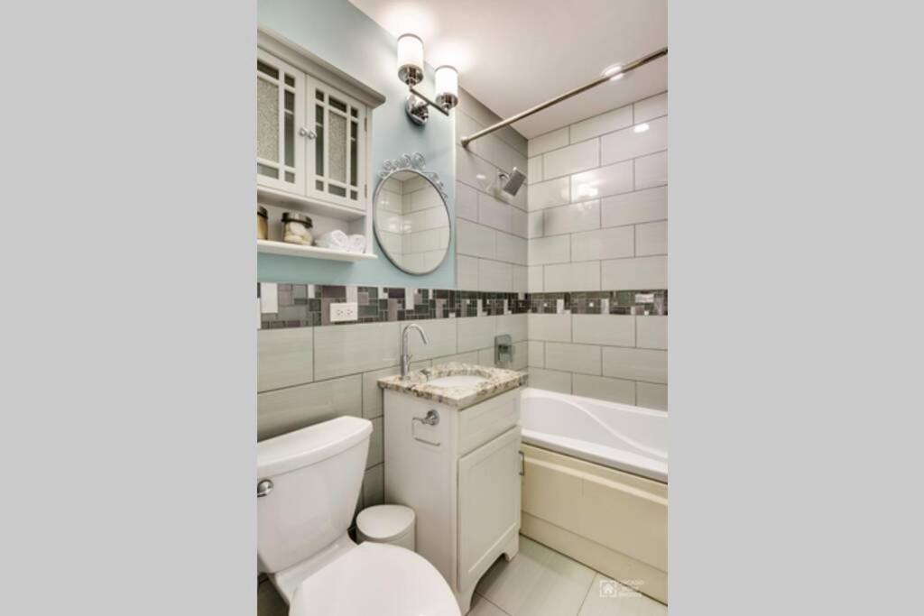 Gold coast villa with free parking garage sleeps 10 view 4