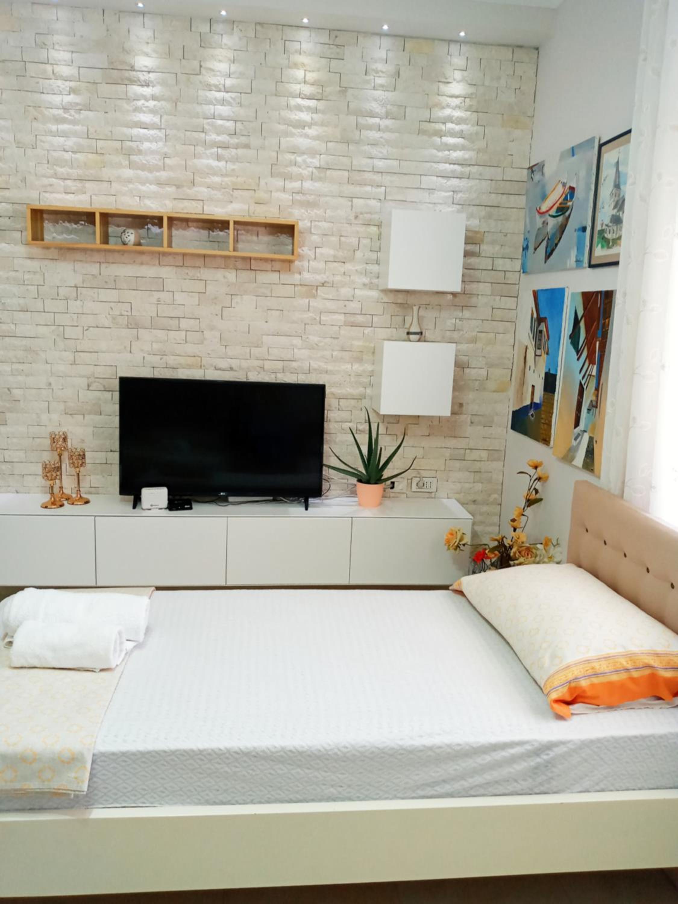 Unejs Apartment