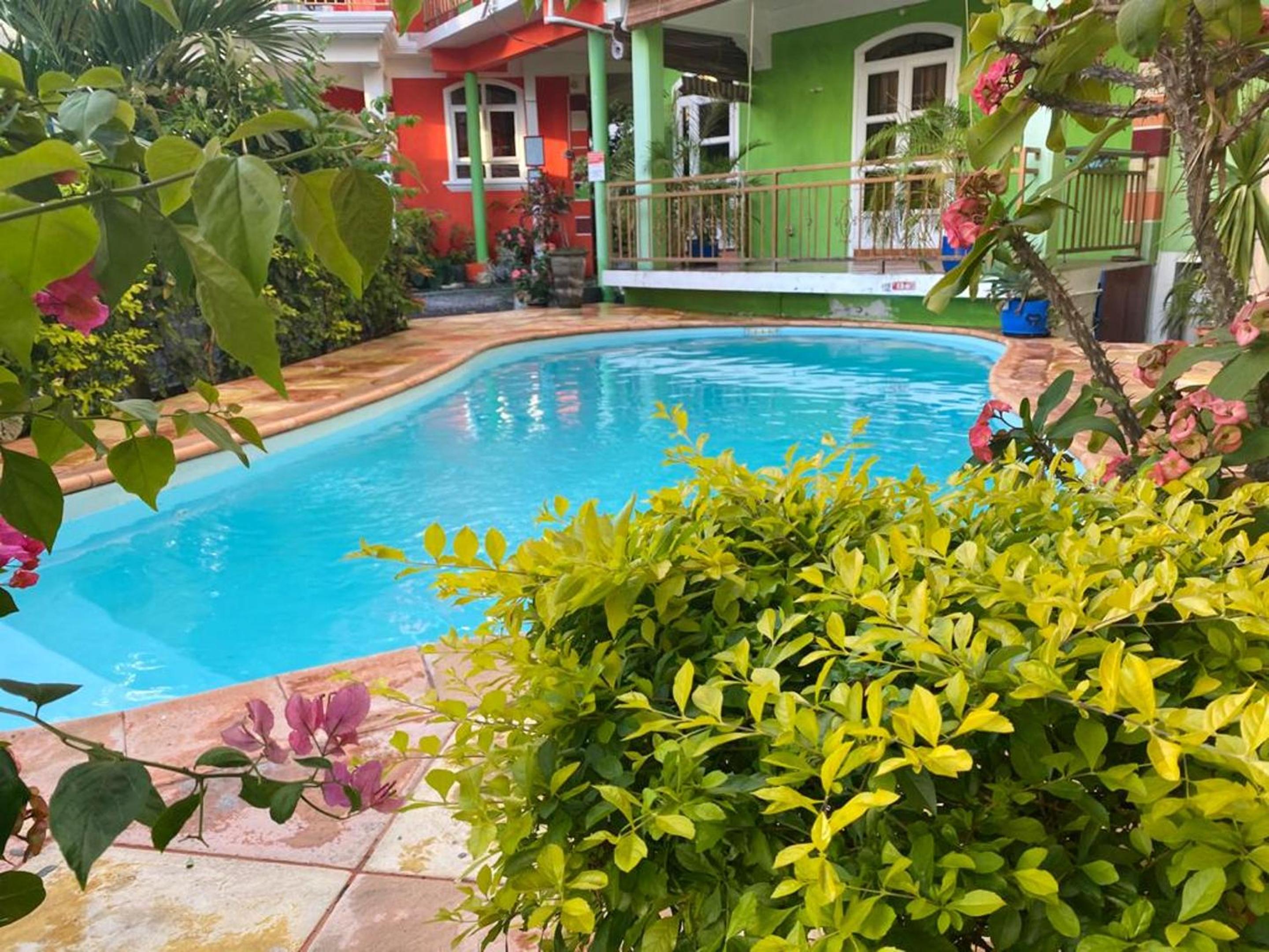 Charming Apartment in Pereybere with Shared Pool, 75 m²