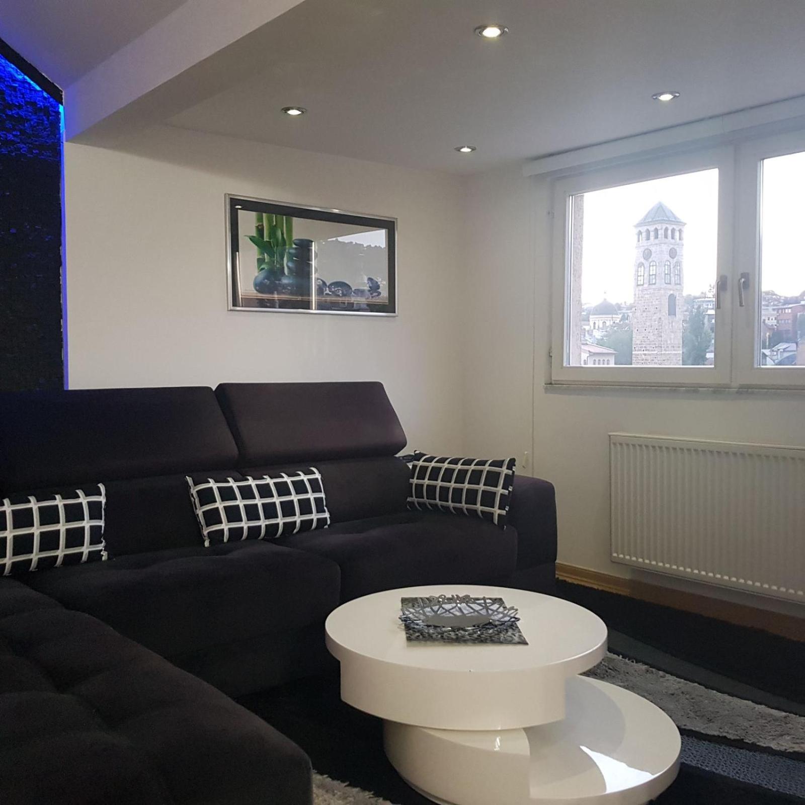 Apartment "Black & White" view 3