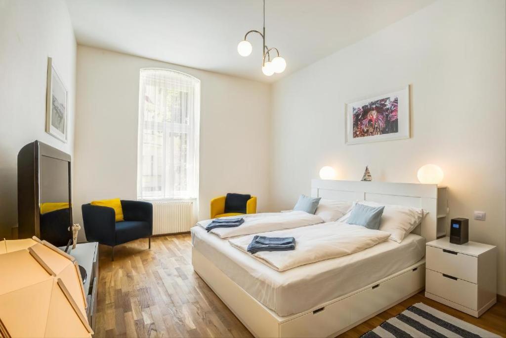 Apartman Karlovarská view 2