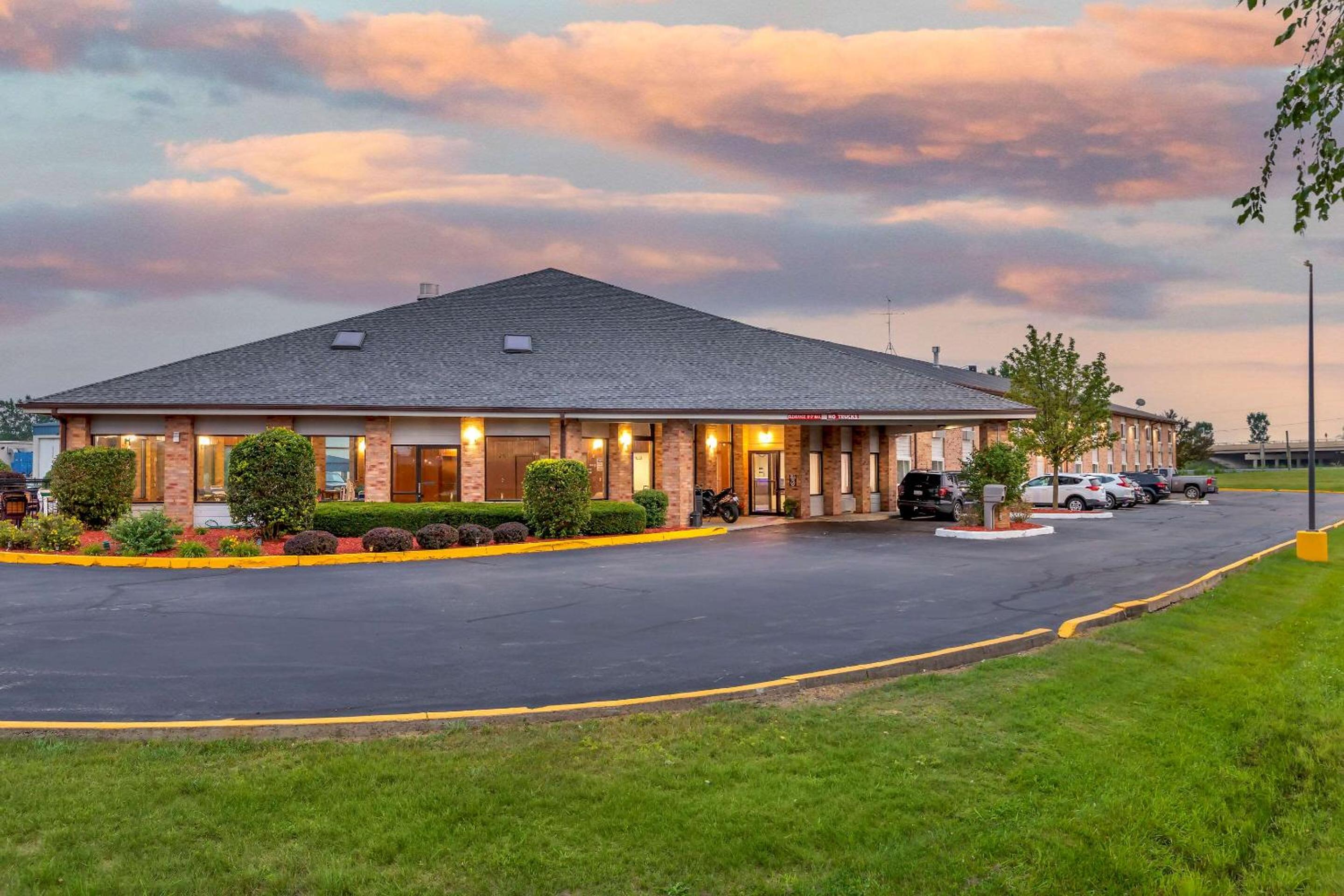 Rodeway Inn Coopersville view 3