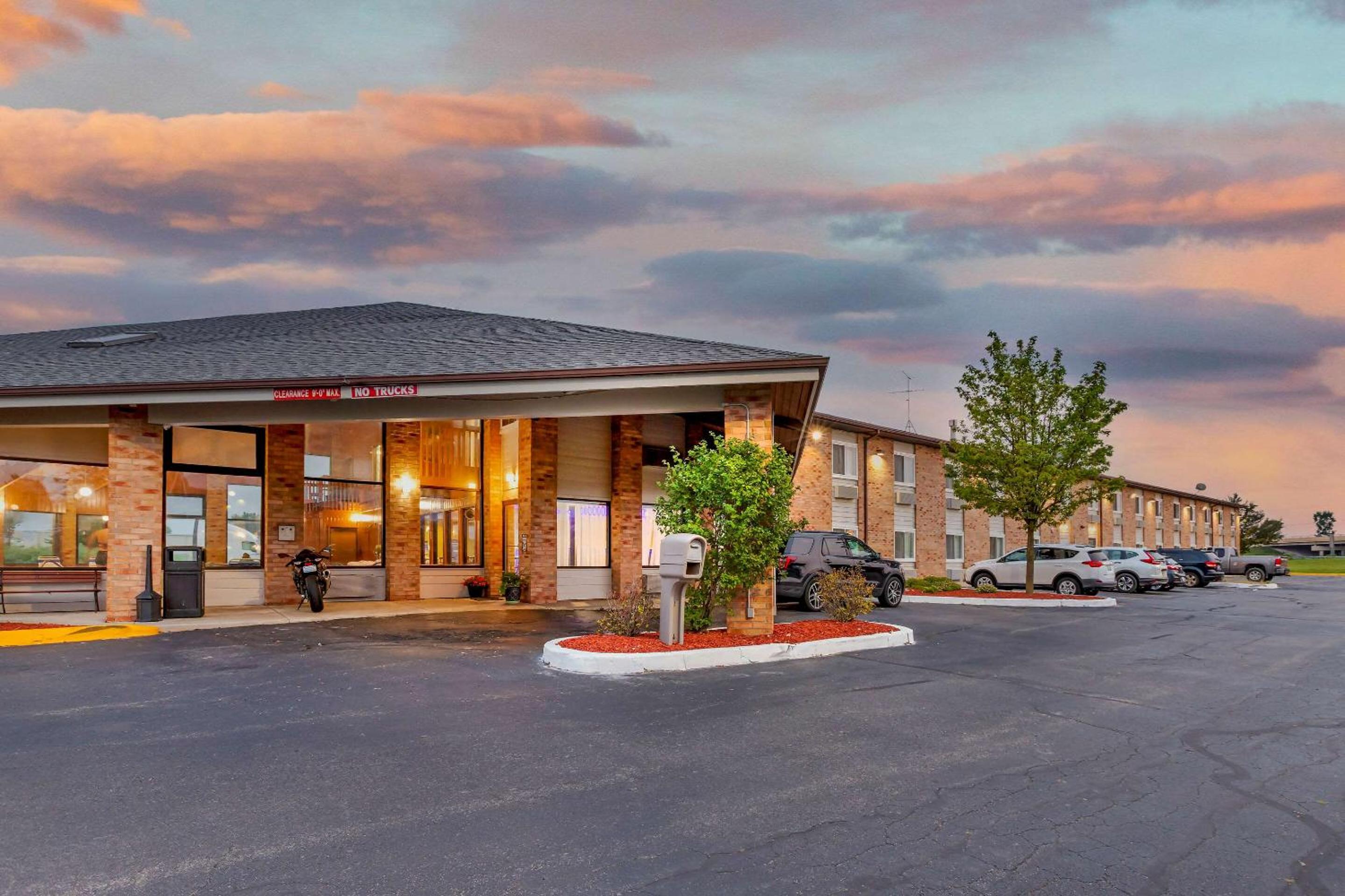 Rodeway Inn Coopersville view 4