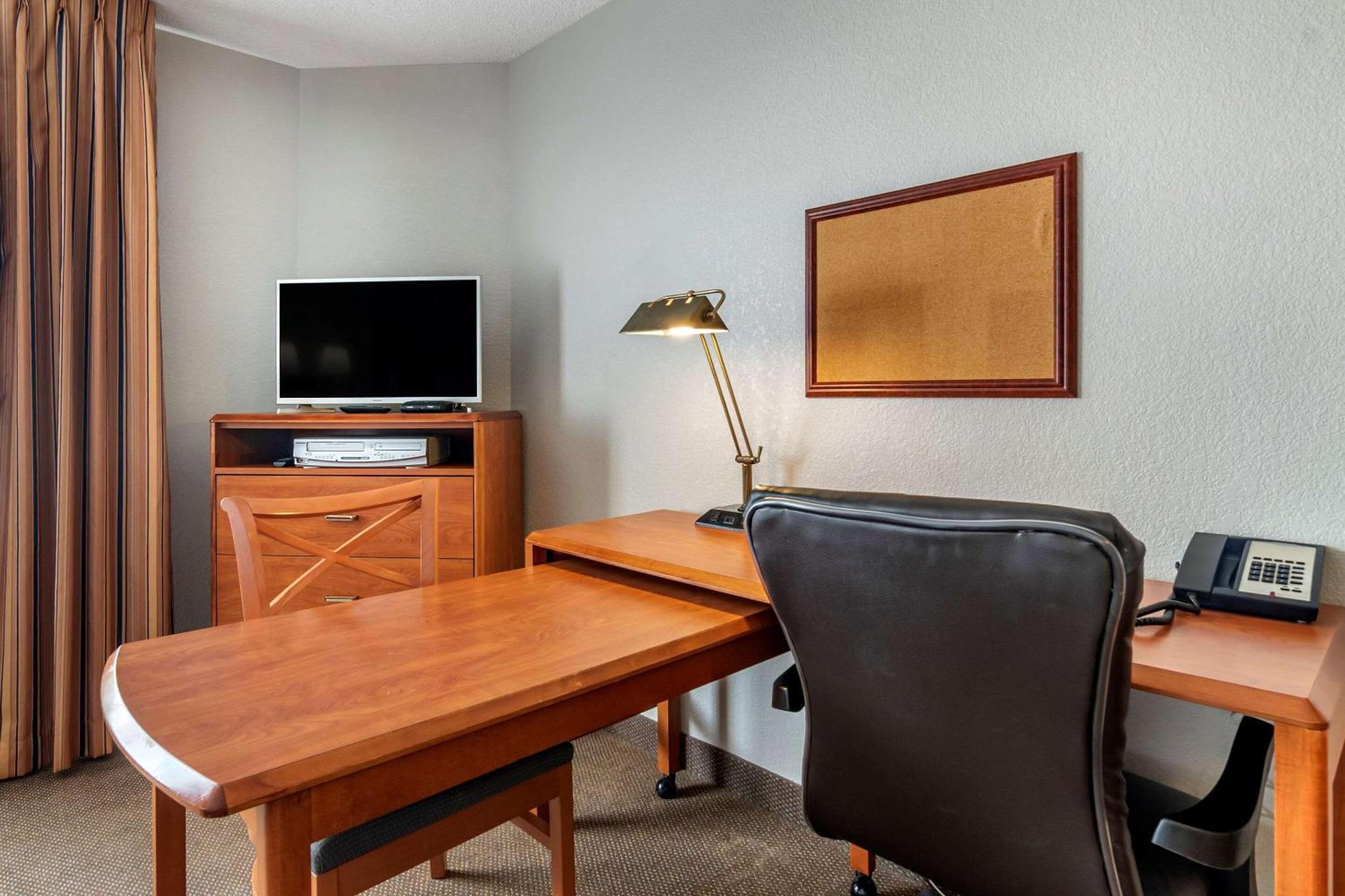 Emporia Vacations - MainStay Suites Emporia - Property Image 1
