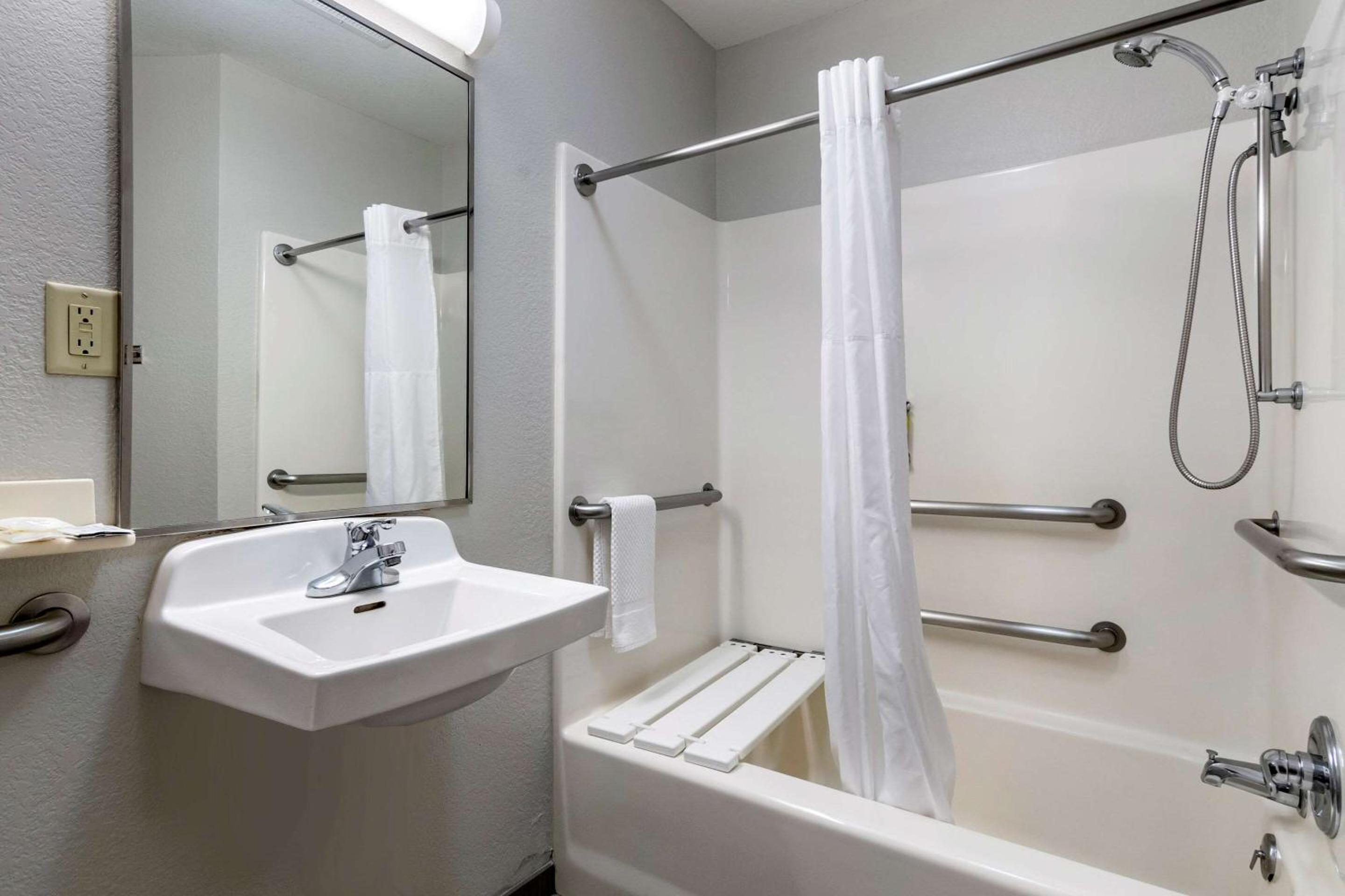 Emporia Vacations - MainStay Suites Emporia - Property Image 18