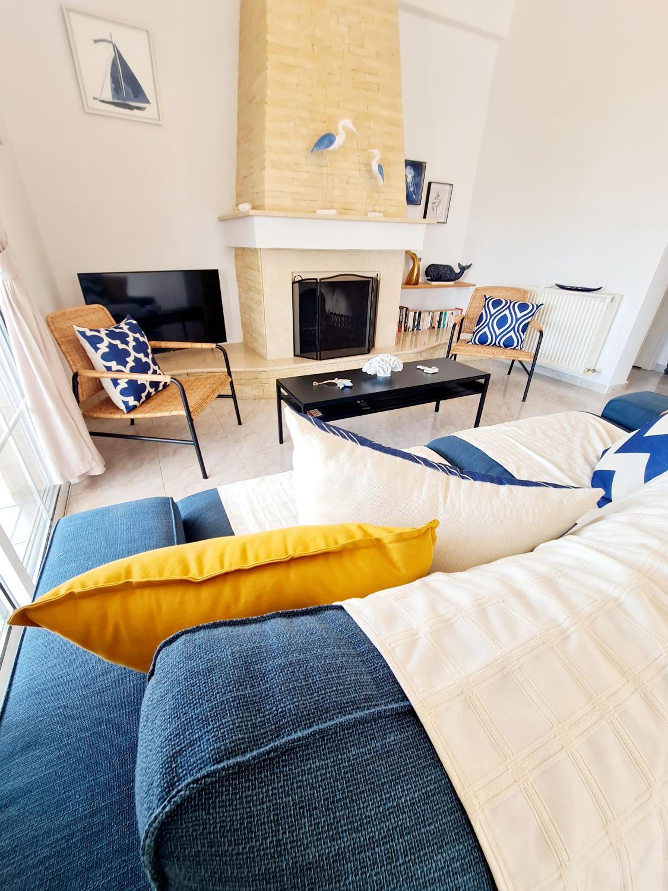 Villa Elysium, 3 bedrooms, pool, sea view & wifi view 3
